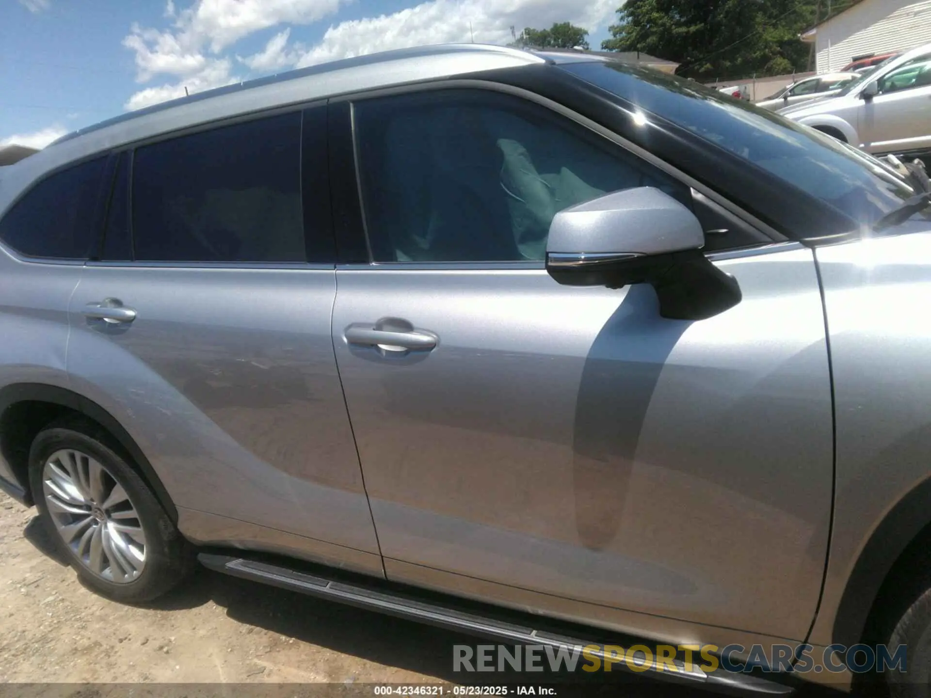 13 Photograph of a damaged car 5TDKDRAH7PS047667 TOYOTA HIGHLANDER 2023