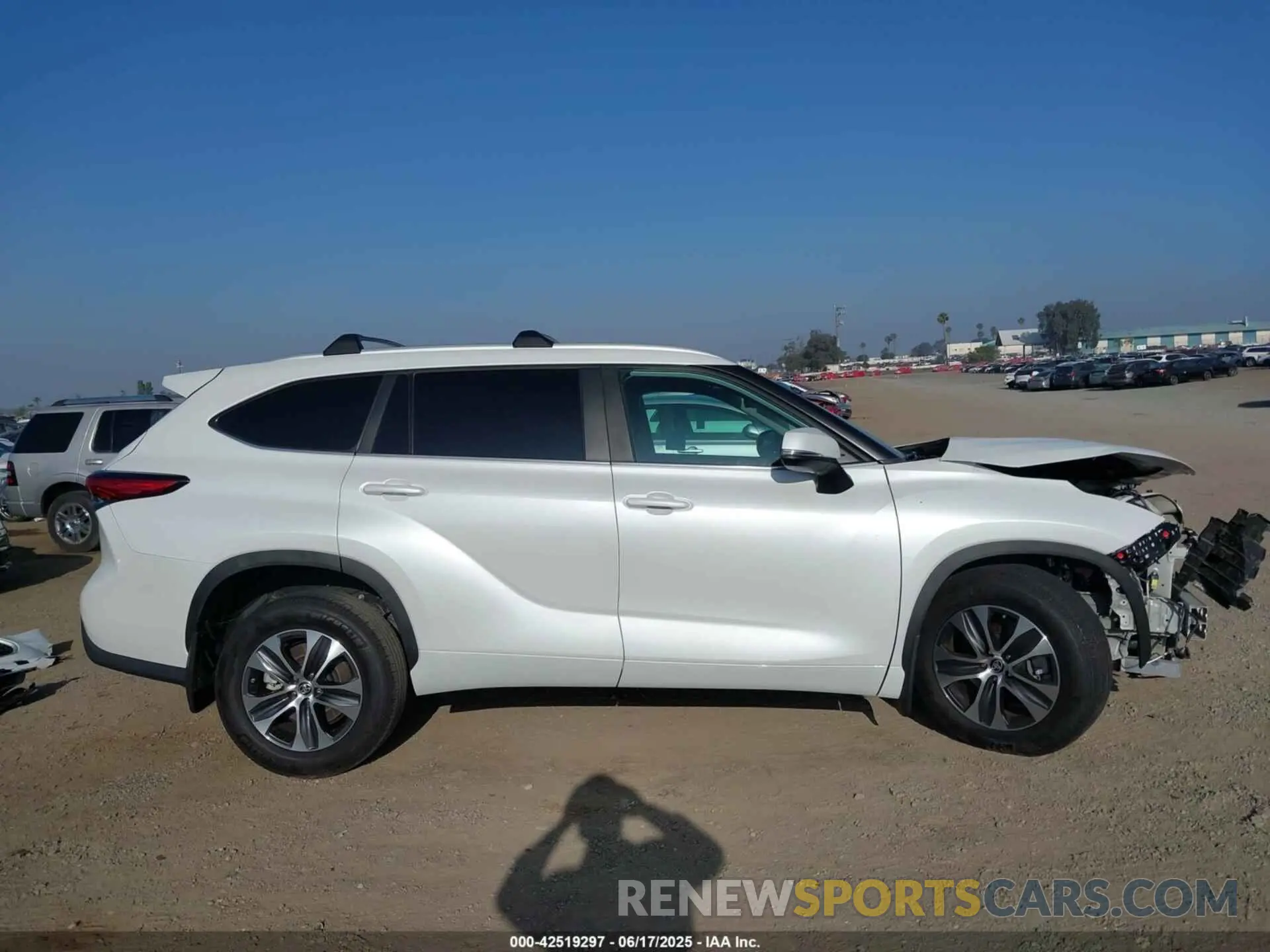 14 Photograph of a damaged car 5TDKDRAH7PS519611 TOYOTA HIGHLANDER 2023