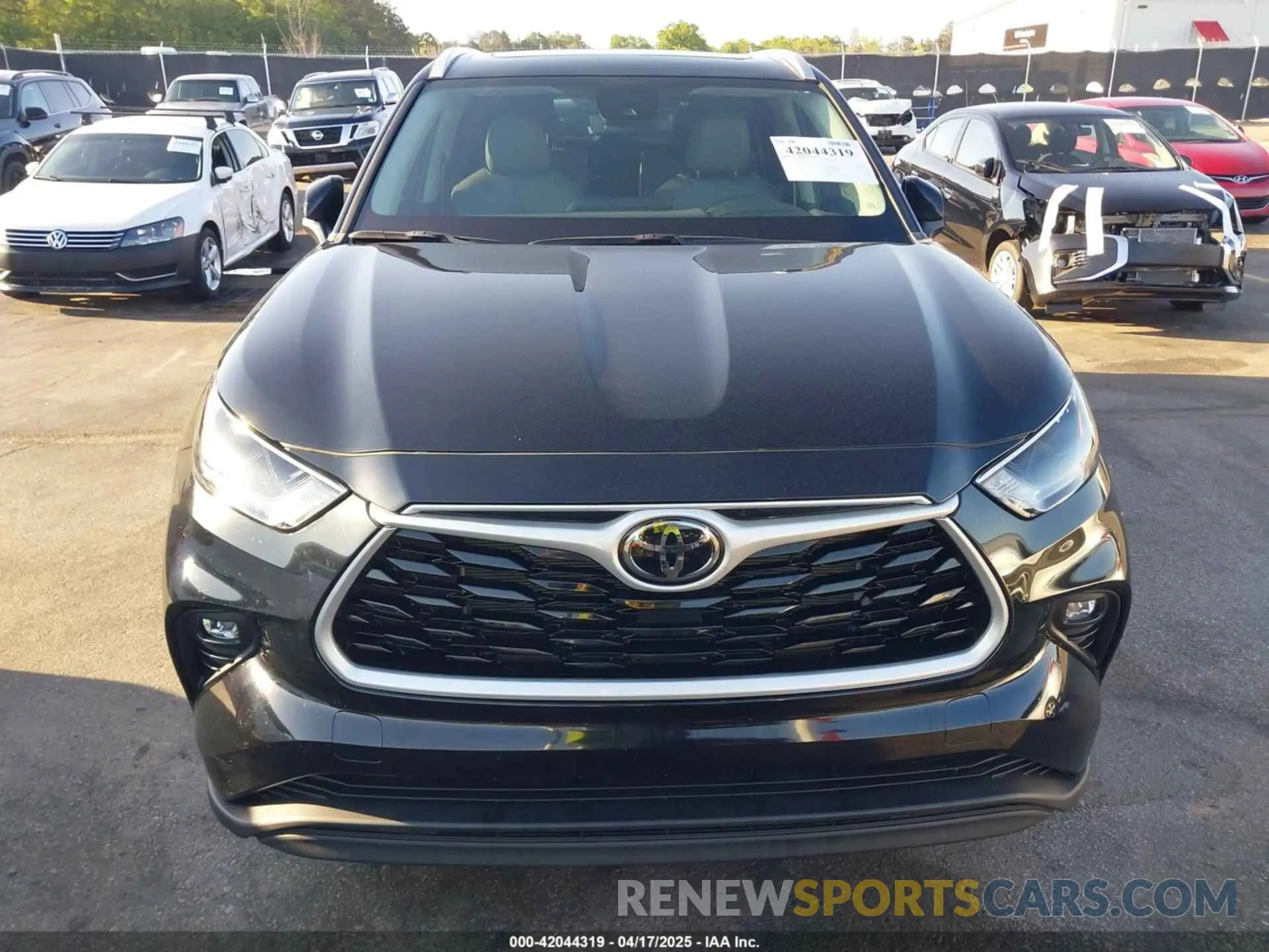13 Photograph of a damaged car 5TDKDRAH7PS525179 TOYOTA HIGHLANDER 2023