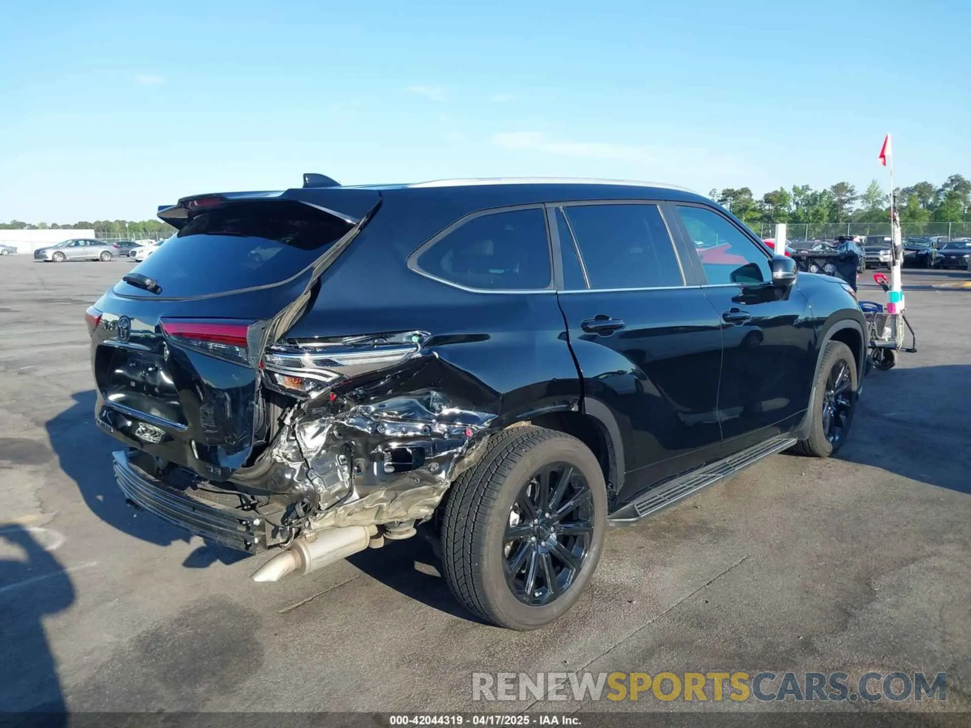 4 Photograph of a damaged car 5TDKDRAH7PS525179 TOYOTA HIGHLANDER 2023