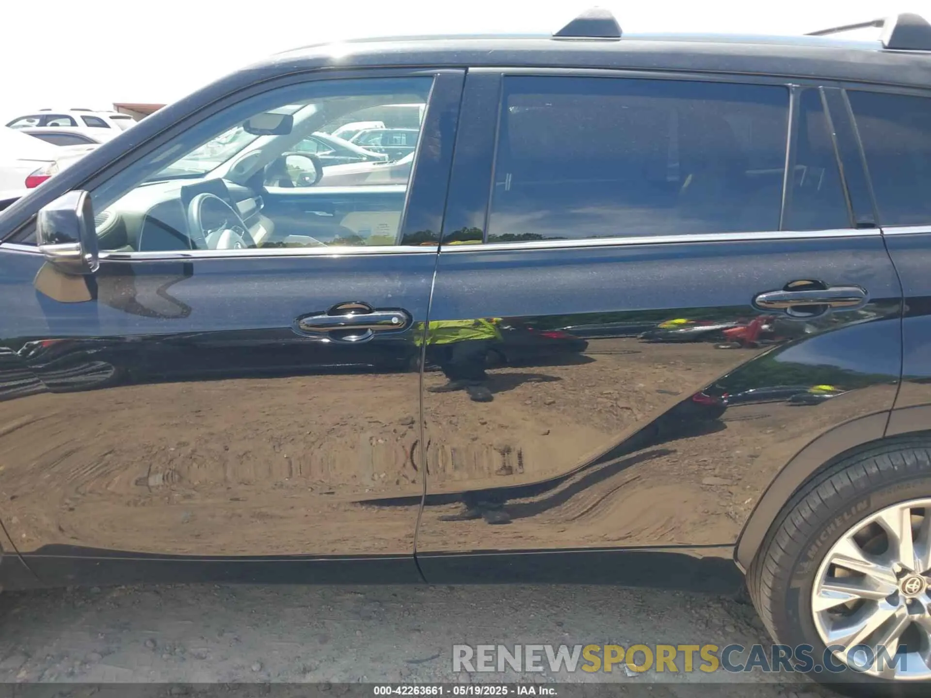 14 Photograph of a damaged car 5TDKDRAH8PS000437 TOYOTA HIGHLANDER 2023