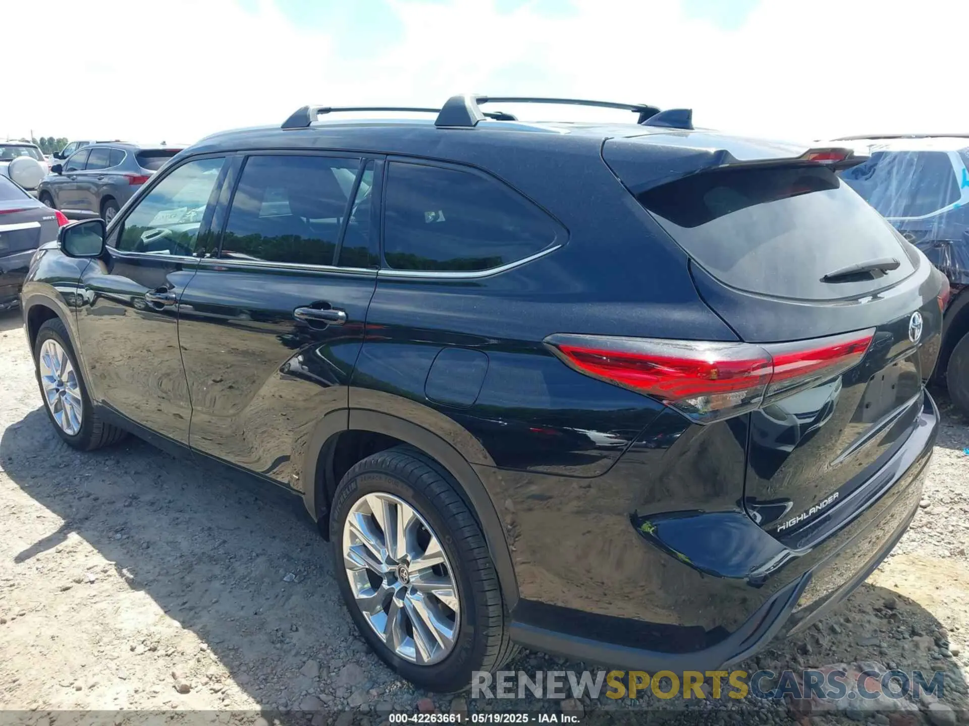 3 Photograph of a damaged car 5TDKDRAH8PS000437 TOYOTA HIGHLANDER 2023