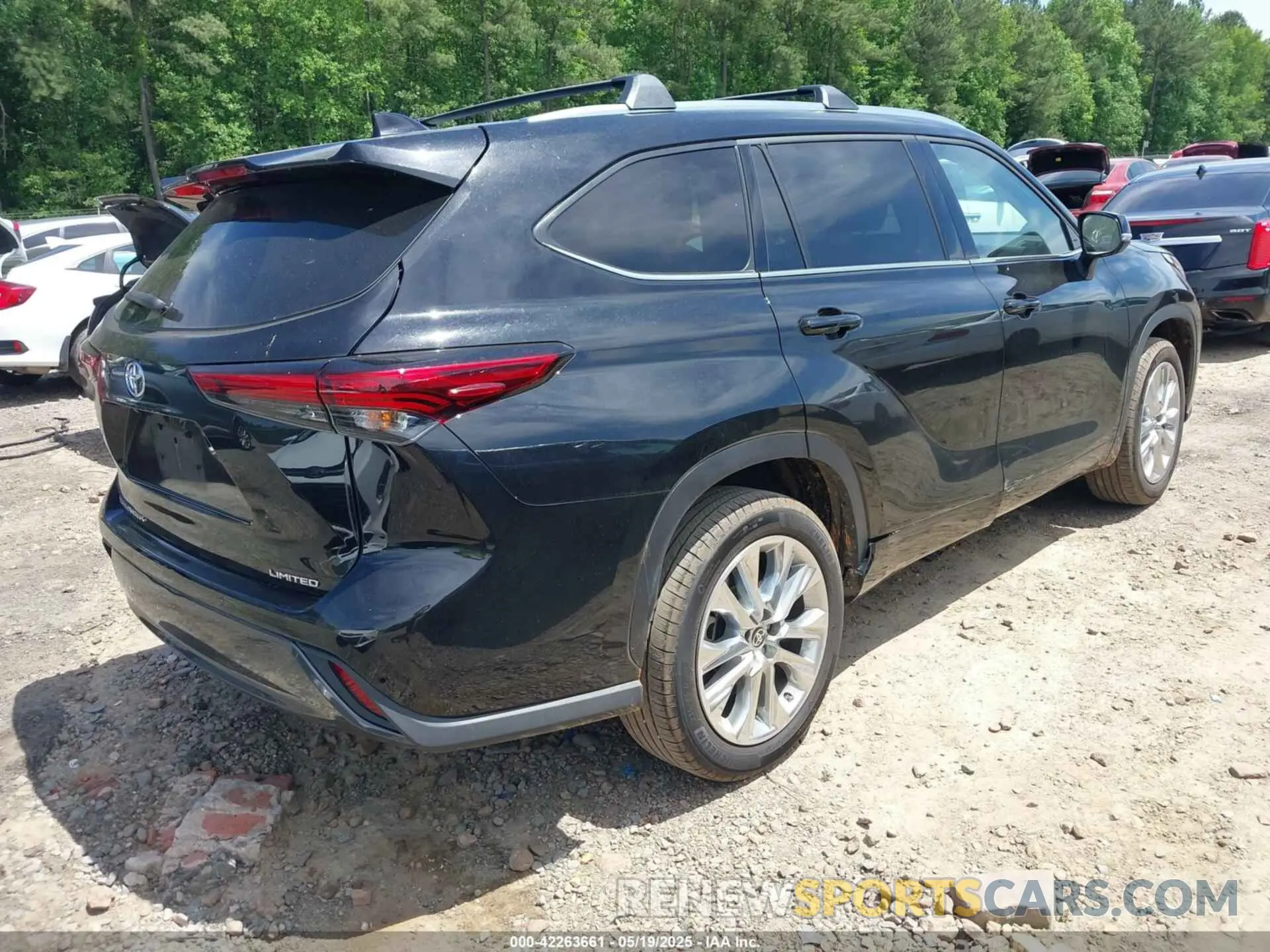 4 Photograph of a damaged car 5TDKDRAH8PS000437 TOYOTA HIGHLANDER 2023