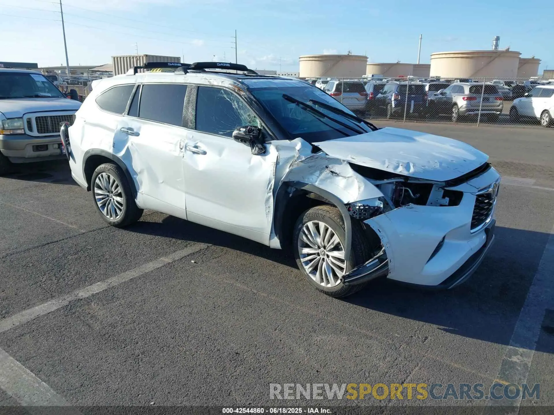 1 Photograph of a damaged car 5TDKDRAH8PS009638 TOYOTA HIGHLANDER 2023