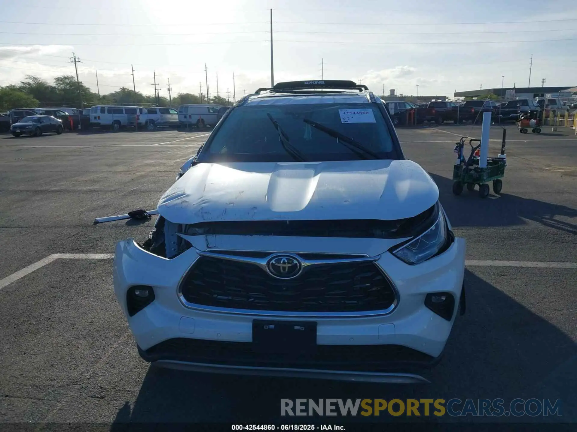 12 Photograph of a damaged car 5TDKDRAH8PS009638 TOYOTA HIGHLANDER 2023