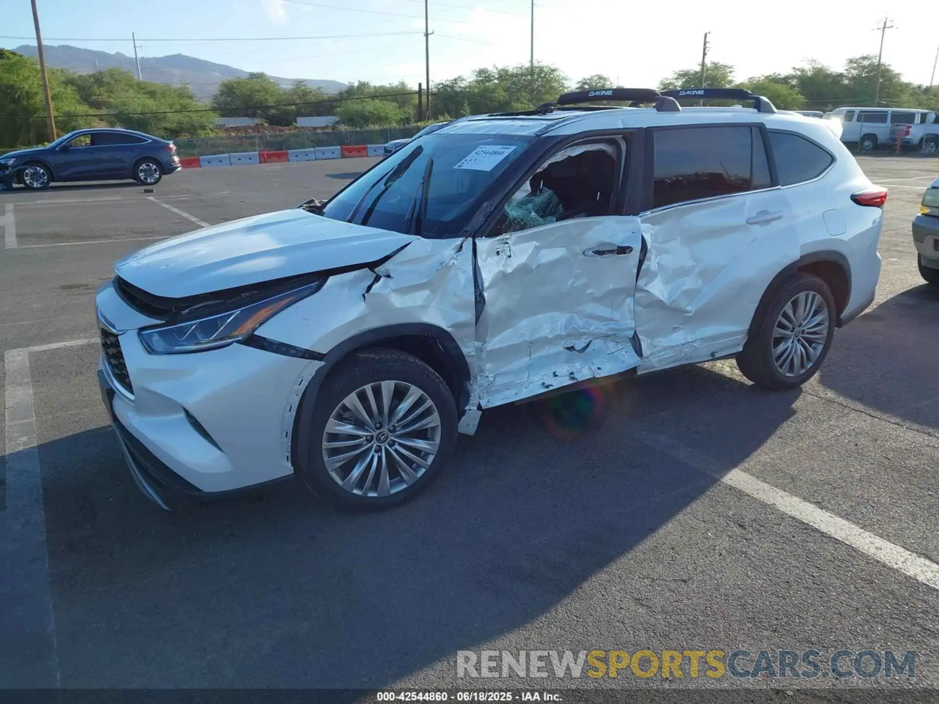2 Photograph of a damaged car 5TDKDRAH8PS009638 TOYOTA HIGHLANDER 2023