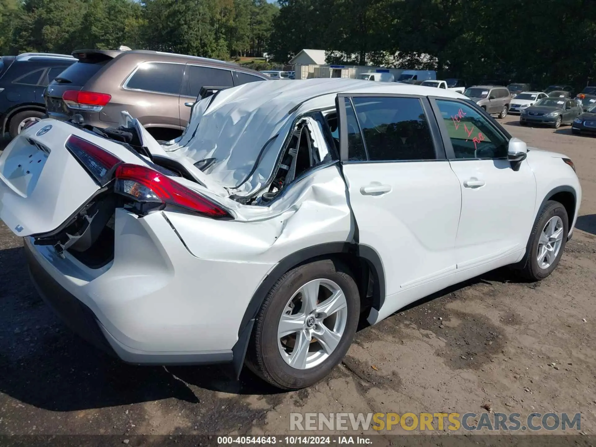 4 Photograph of a damaged car 5TDKDRAH8PS017903 TOYOTA HIGHLANDER 2023