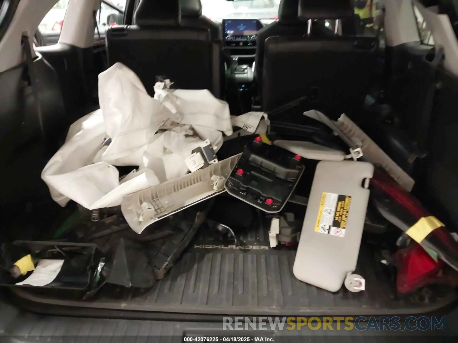 18 Photograph of a damaged car 5TDKDRAH8PS020610 TOYOTA HIGHLANDER 2023