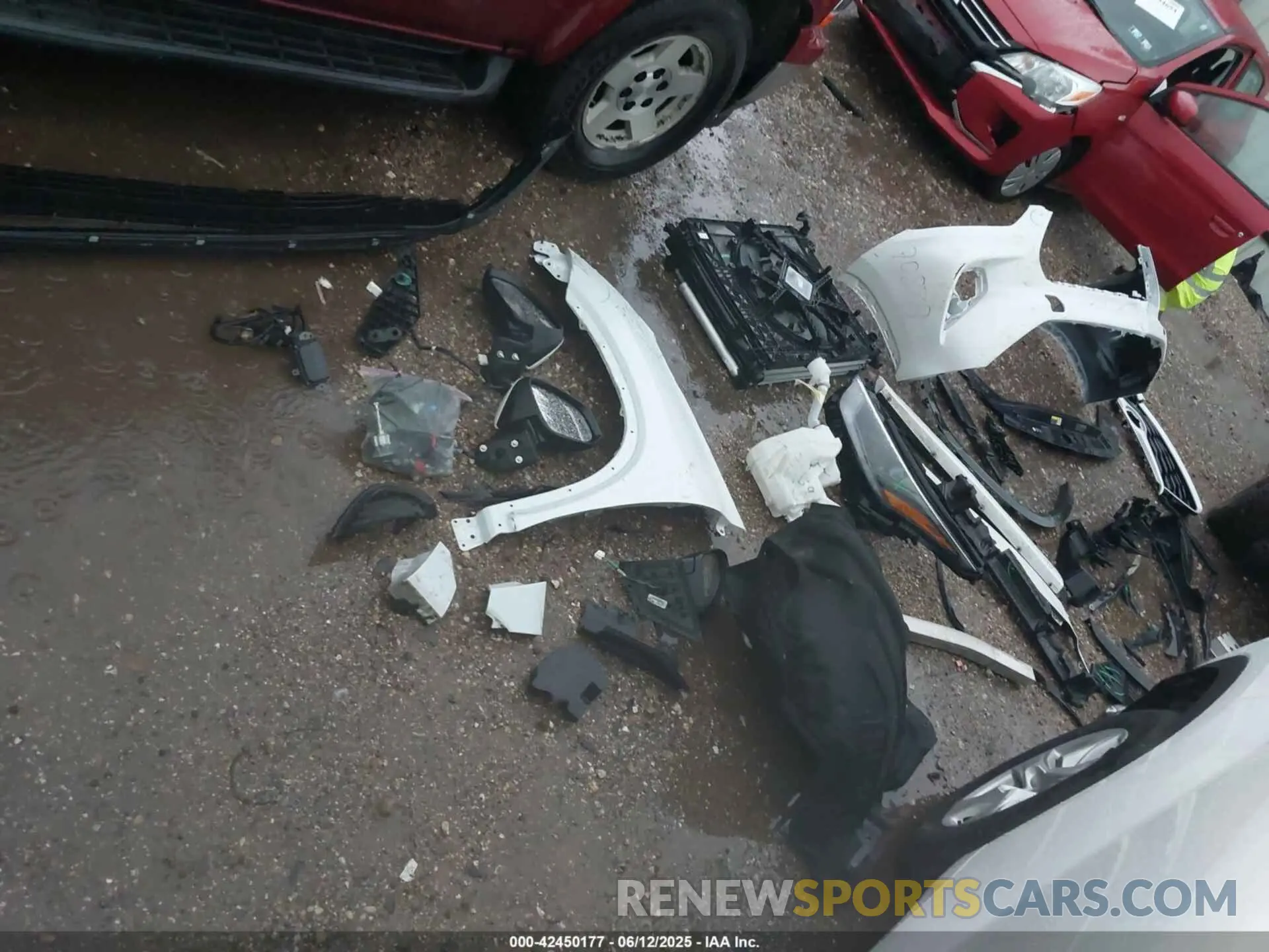 12 Photograph of a damaged car 5TDKDRAH8PS022728 TOYOTA HIGHLANDER 2023