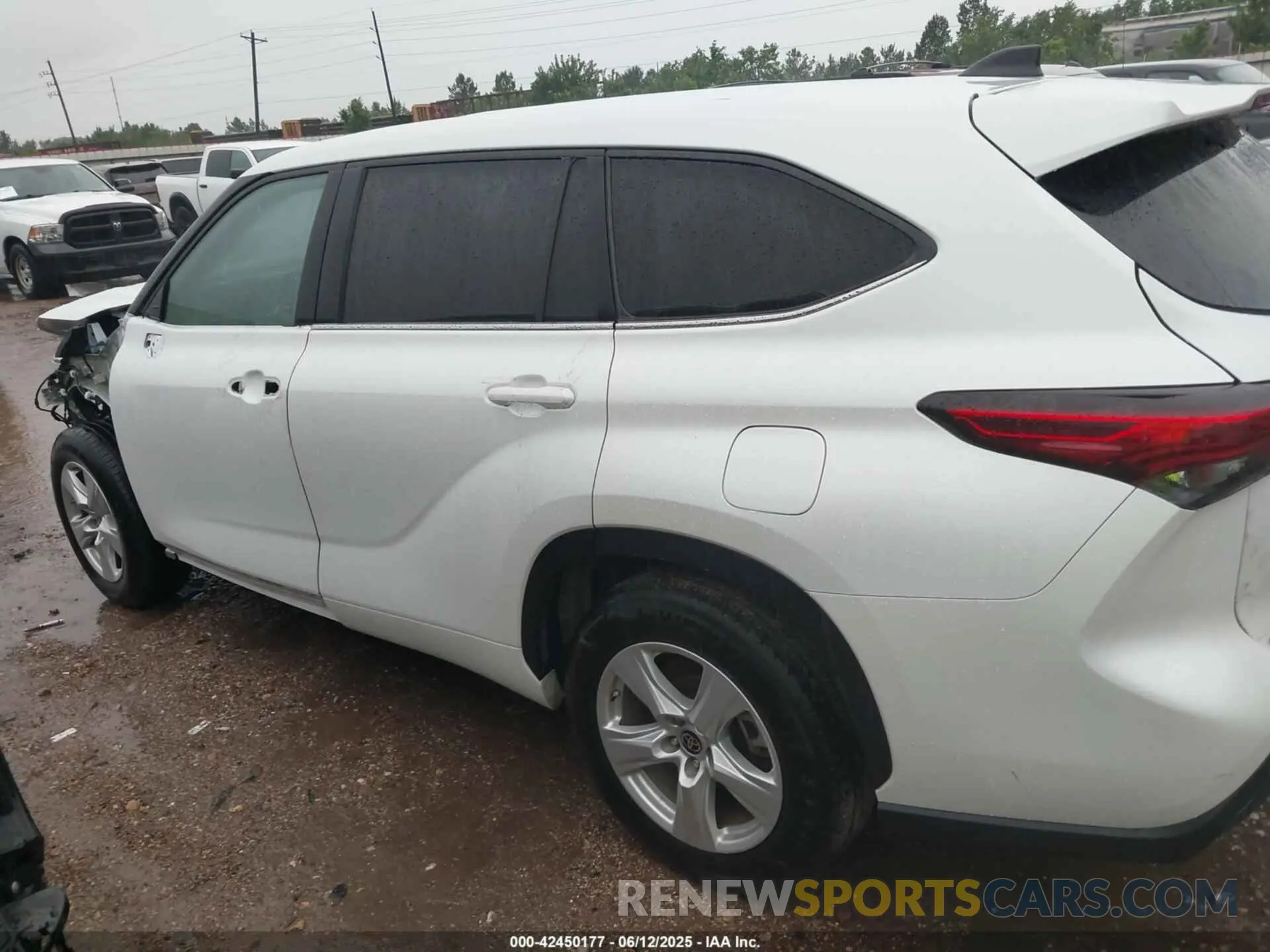 15 Photograph of a damaged car 5TDKDRAH8PS022728 TOYOTA HIGHLANDER 2023
