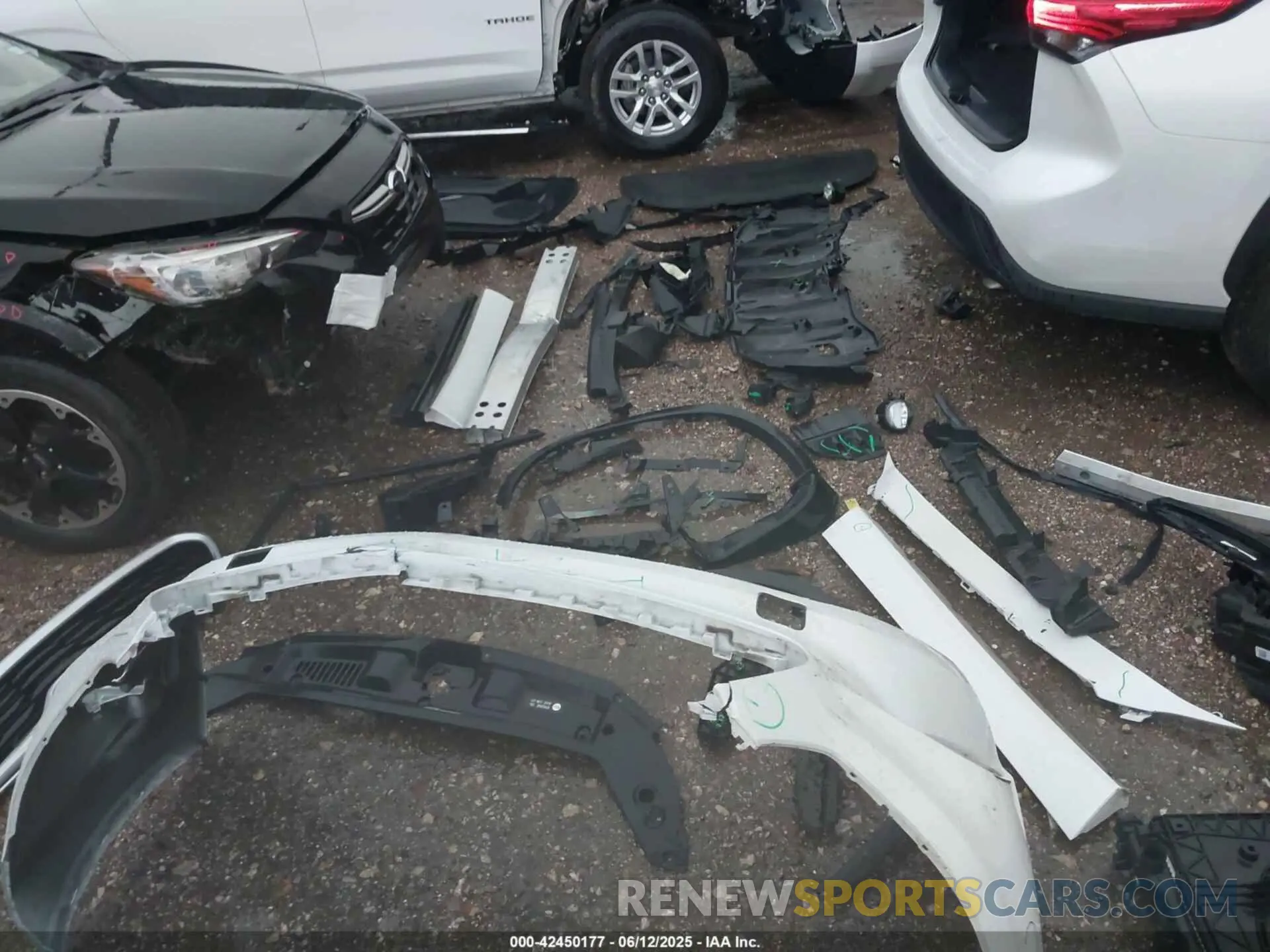 18 Photograph of a damaged car 5TDKDRAH8PS022728 TOYOTA HIGHLANDER 2023