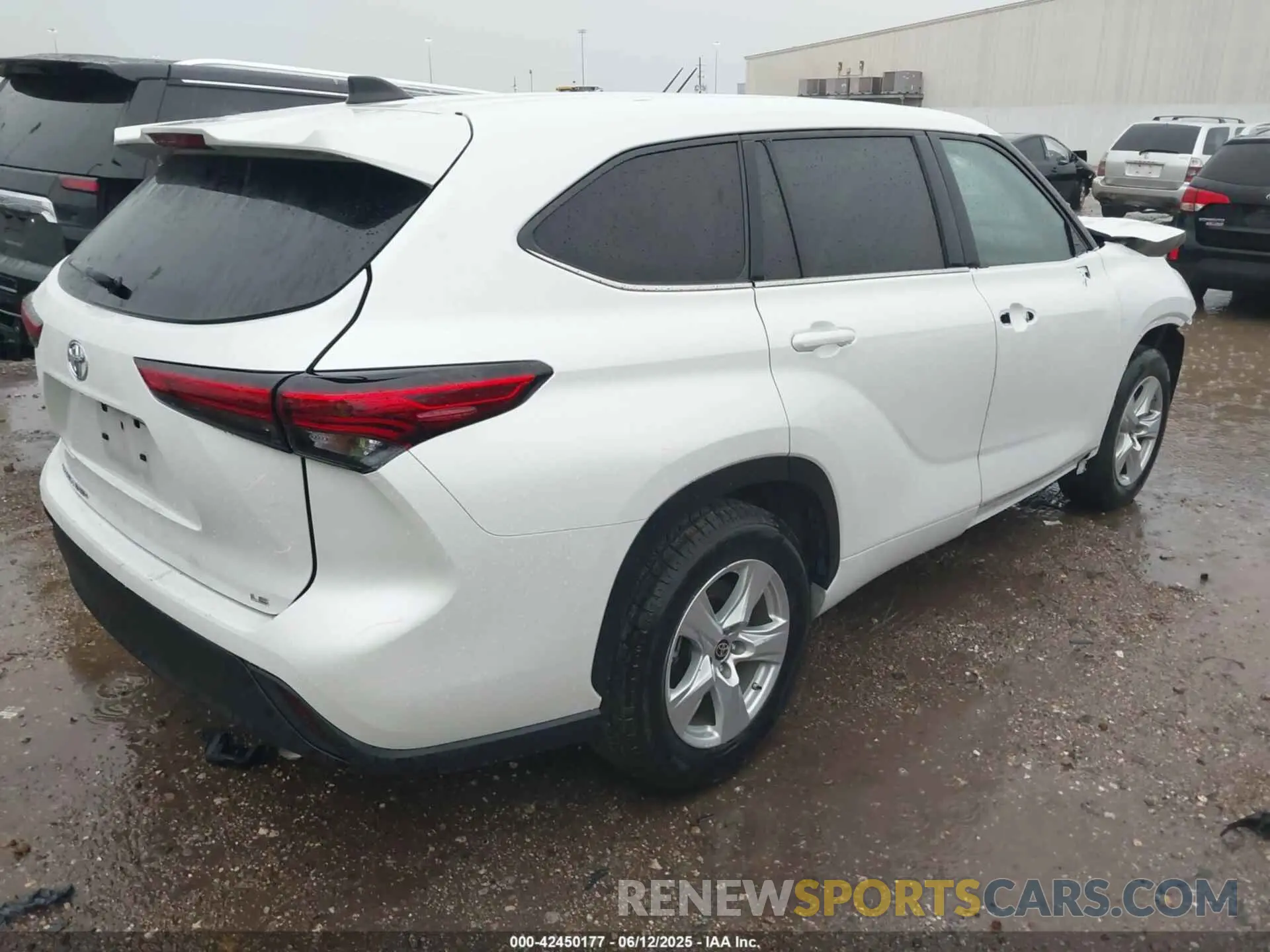 4 Photograph of a damaged car 5TDKDRAH8PS022728 TOYOTA HIGHLANDER 2023