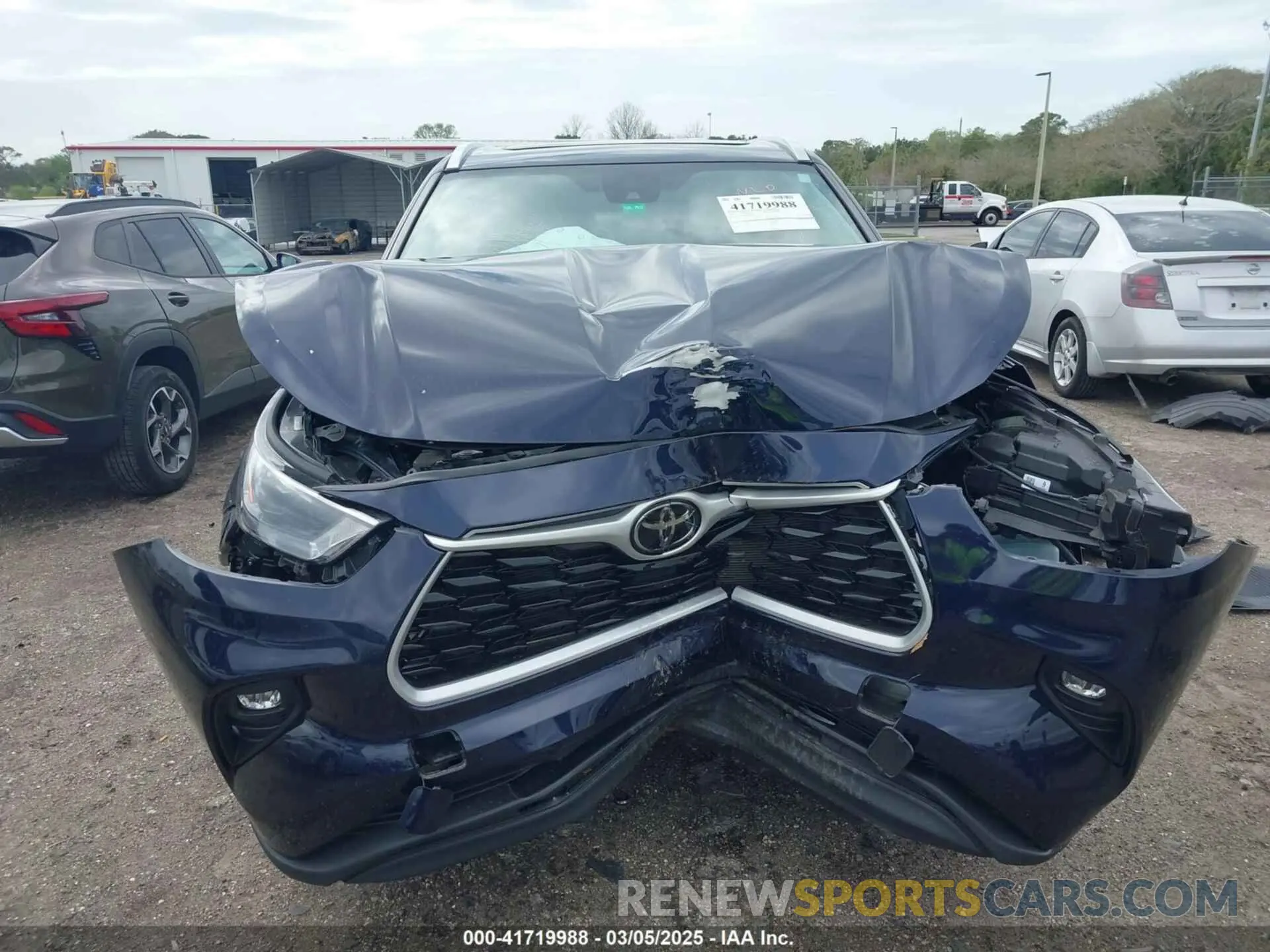 12 Photograph of a damaged car 5TDKDRAH8PS045667 TOYOTA HIGHLANDER 2023