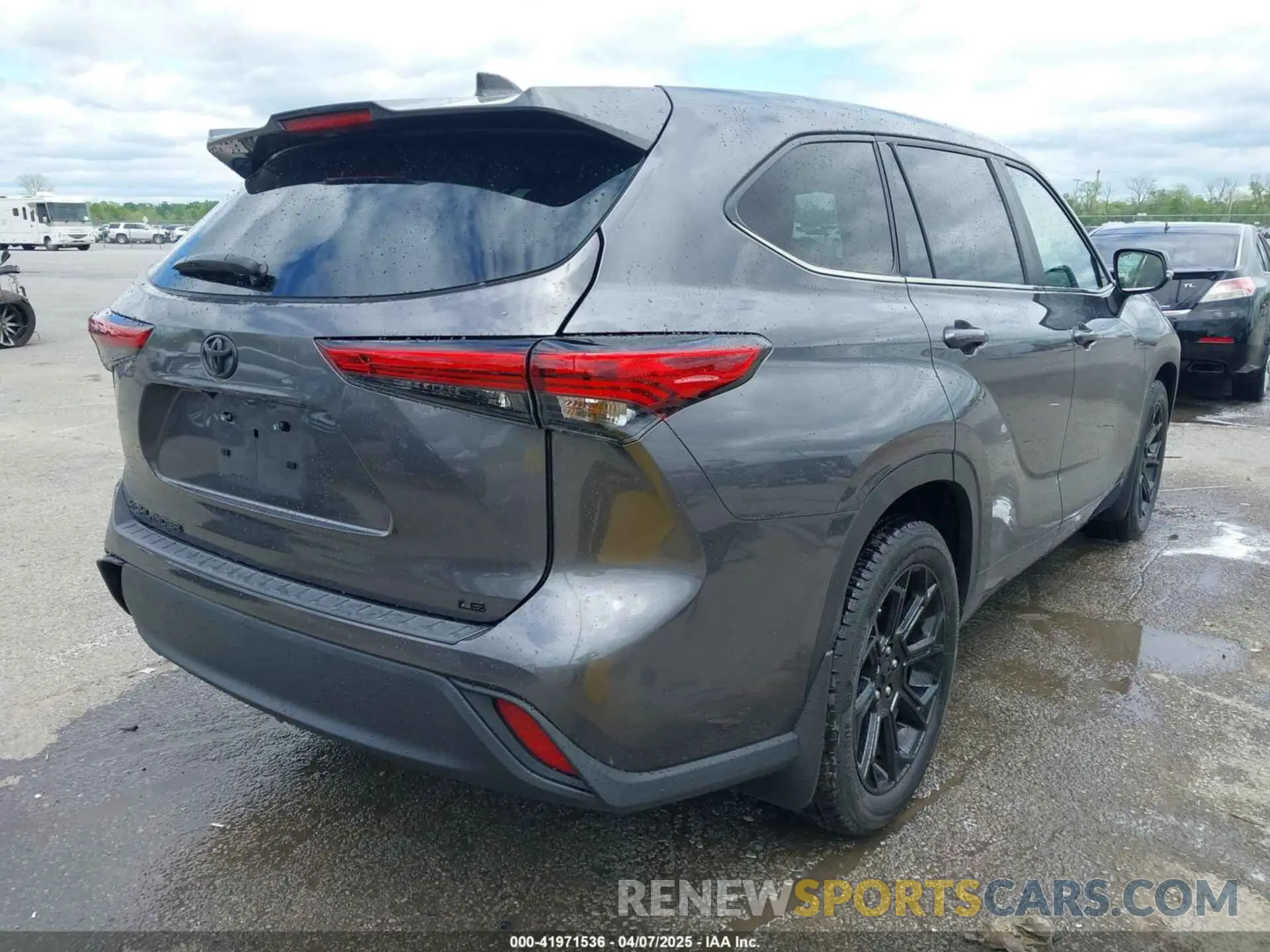 4 Photograph of a damaged car 5TDKDRAH8PS512327 TOYOTA HIGHLANDER 2023