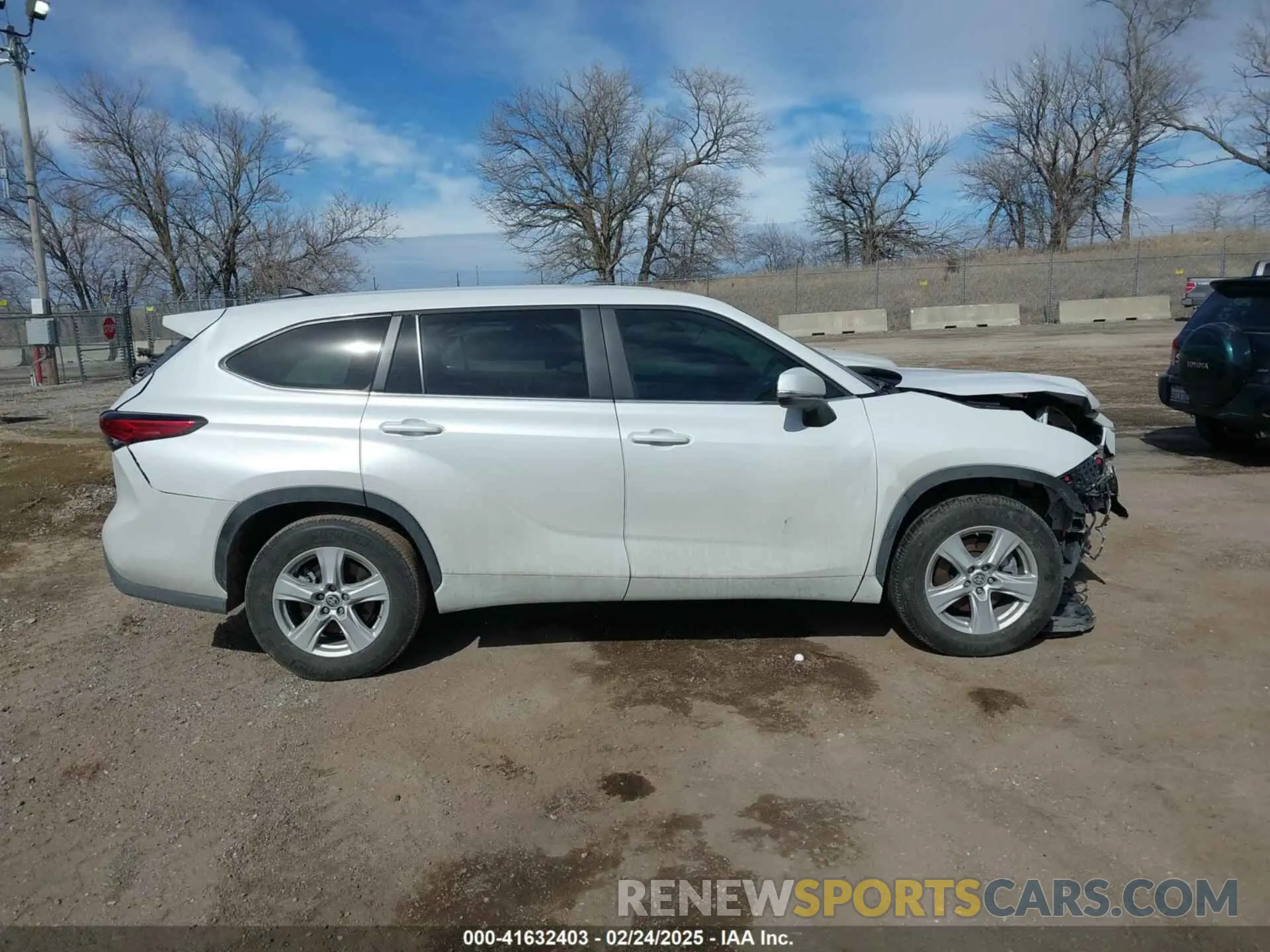 13 Photograph of a damaged car 5TDKDRAH8PS519116 TOYOTA HIGHLANDER 2023