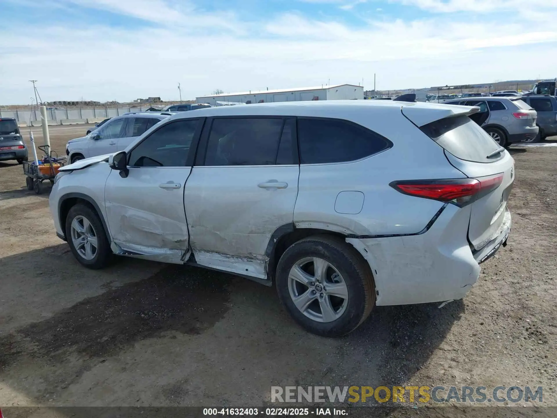 14 Photograph of a damaged car 5TDKDRAH8PS519116 TOYOTA HIGHLANDER 2023