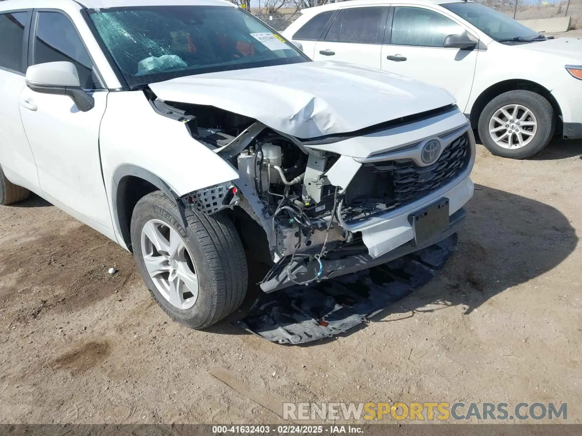 17 Photograph of a damaged car 5TDKDRAH8PS519116 TOYOTA HIGHLANDER 2023