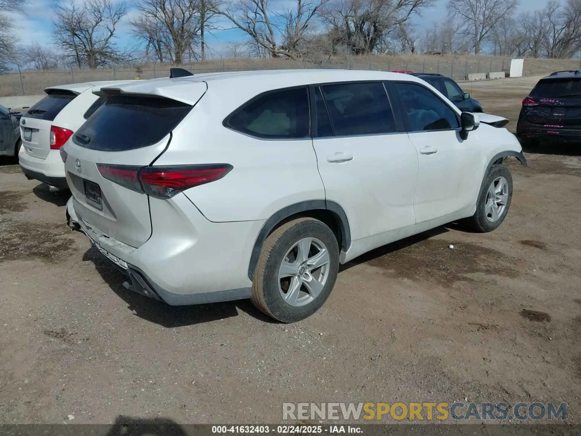 4 Photograph of a damaged car 5TDKDRAH8PS519116 TOYOTA HIGHLANDER 2023