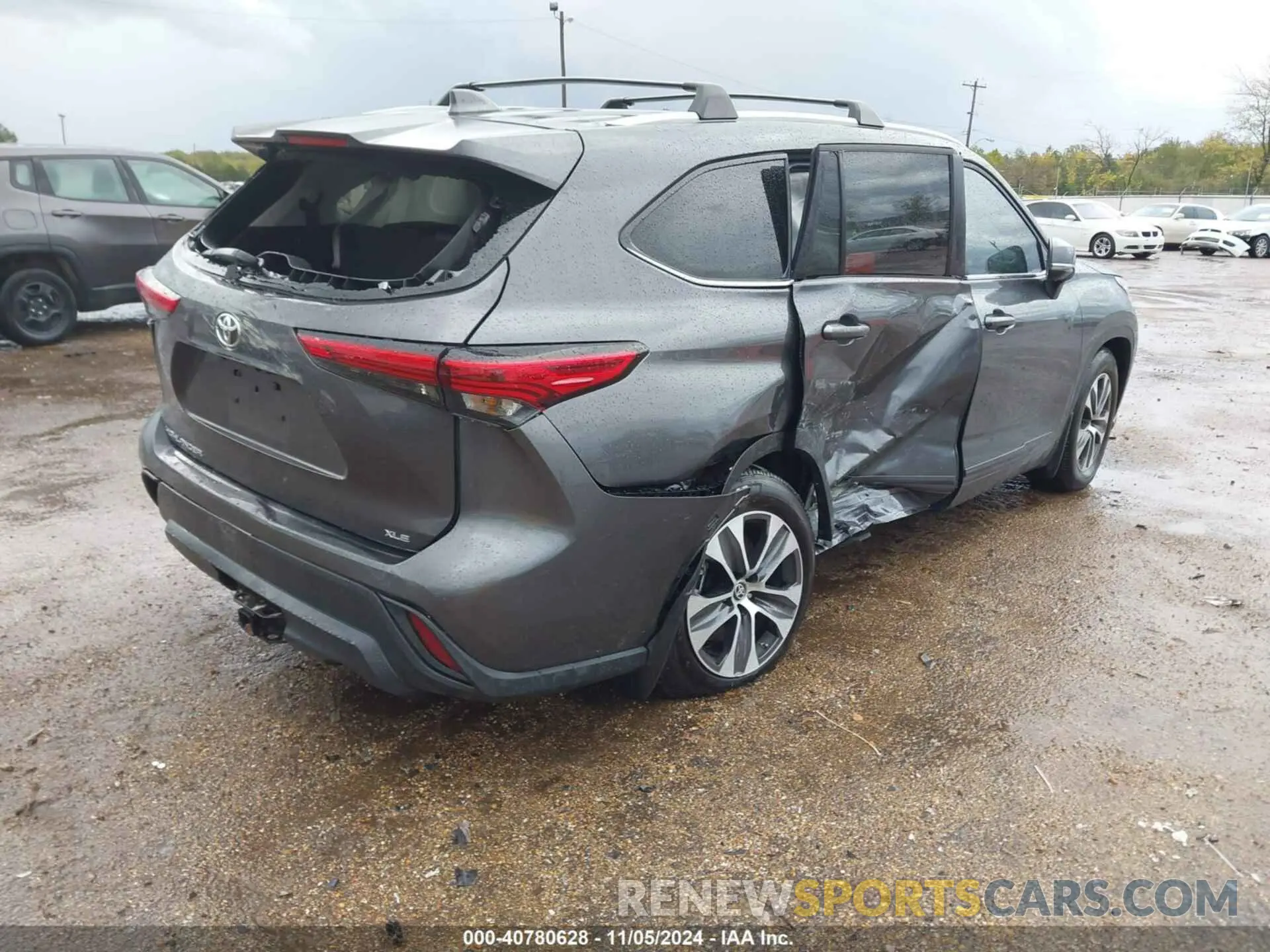 4 Photograph of a damaged car 5TDKDRAH9PS012242 TOYOTA HIGHLANDER 2023