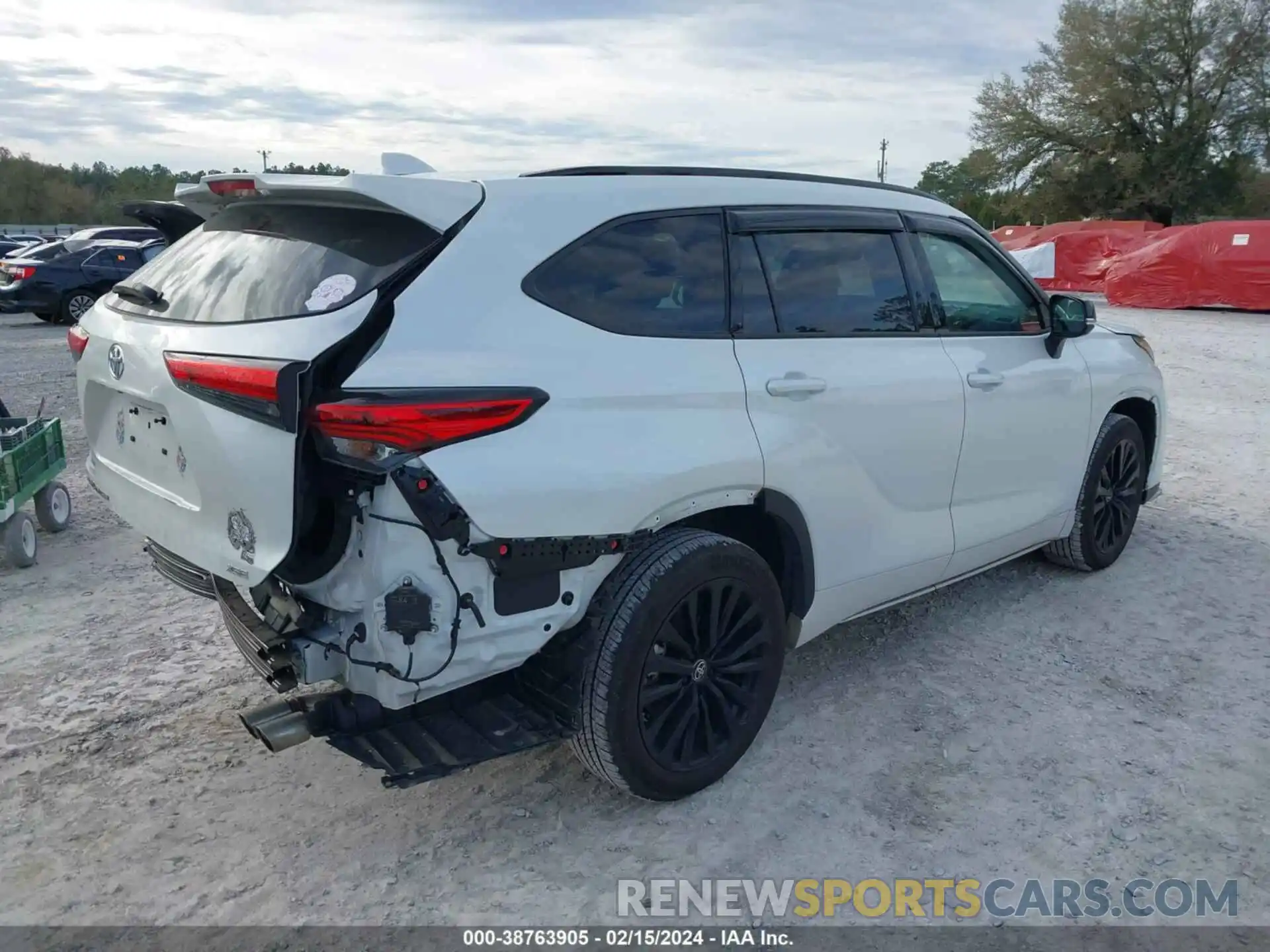 4 Photograph of a damaged car 5TDKDRAH9PS023175 TOYOTA HIGHLANDER 2023