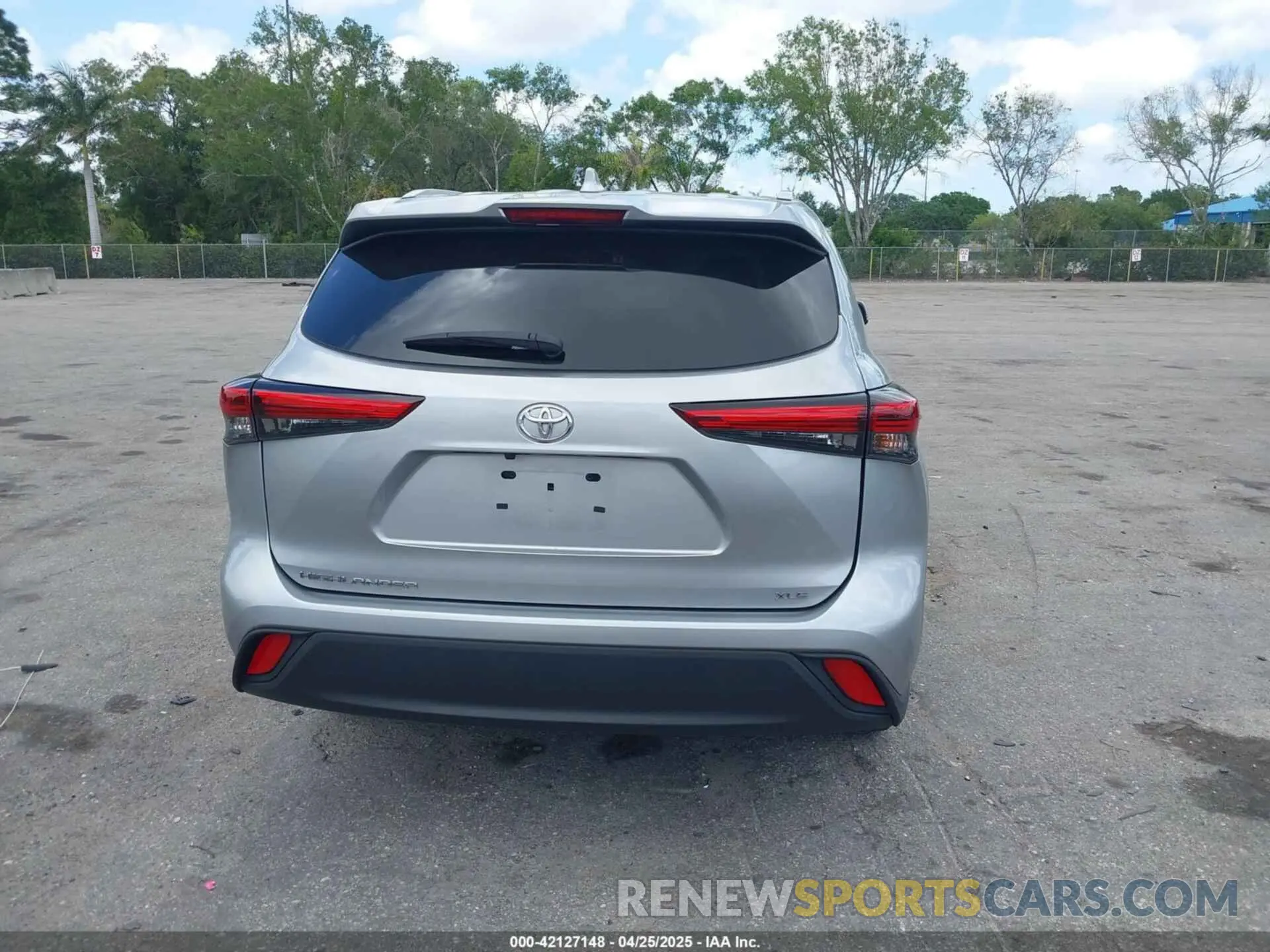 16 Photograph of a damaged car 5TDKDRAH9PS504169 TOYOTA HIGHLANDER 2023