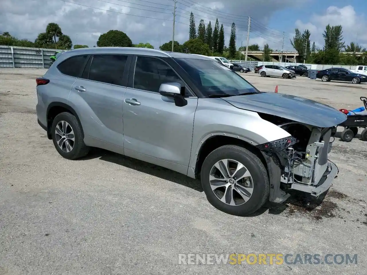 4 Photograph of a damaged car 5TDKDRAH9PS518430 TOYOTA HIGHLANDER 2023