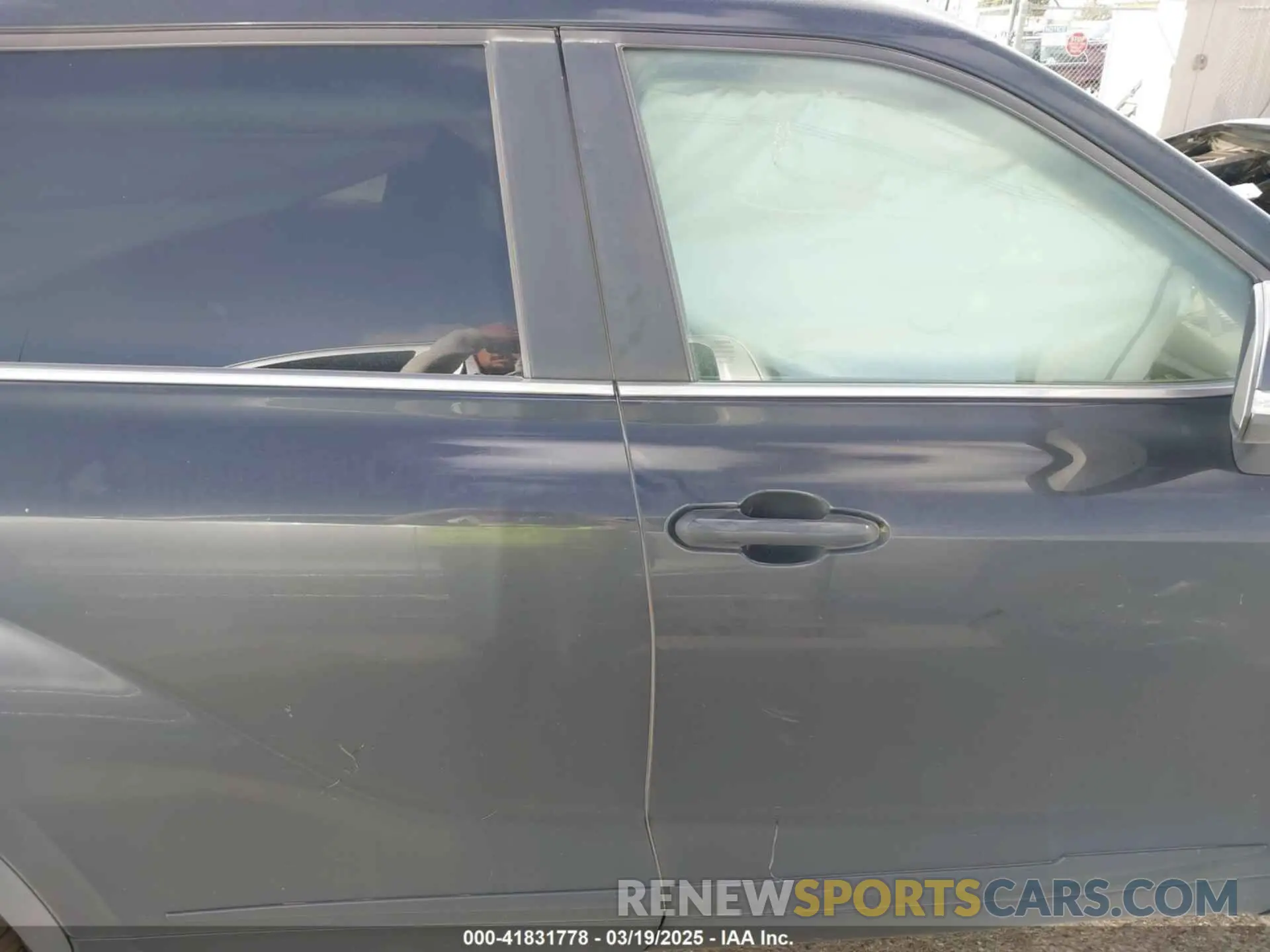 12 Photograph of a damaged car 5TDKDRAHXPS001167 TOYOTA HIGHLANDER 2023