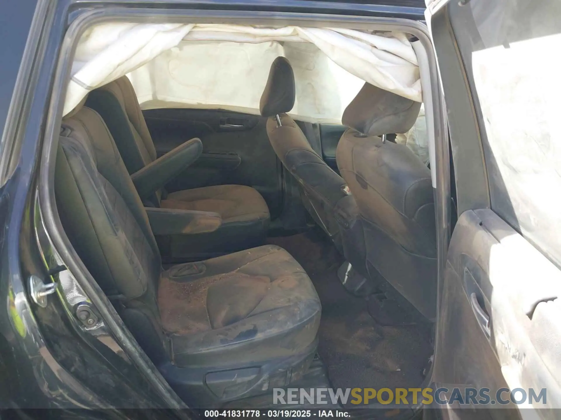 8 Photograph of a damaged car 5TDKDRAHXPS001167 TOYOTA HIGHLANDER 2023