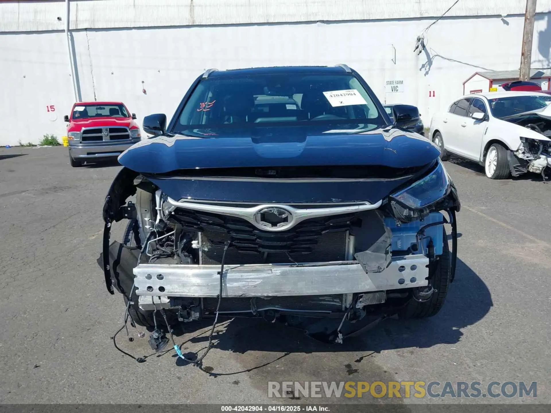 13 Photograph of a damaged car 5TDKDRAHXPS010127 TOYOTA HIGHLANDER 2023