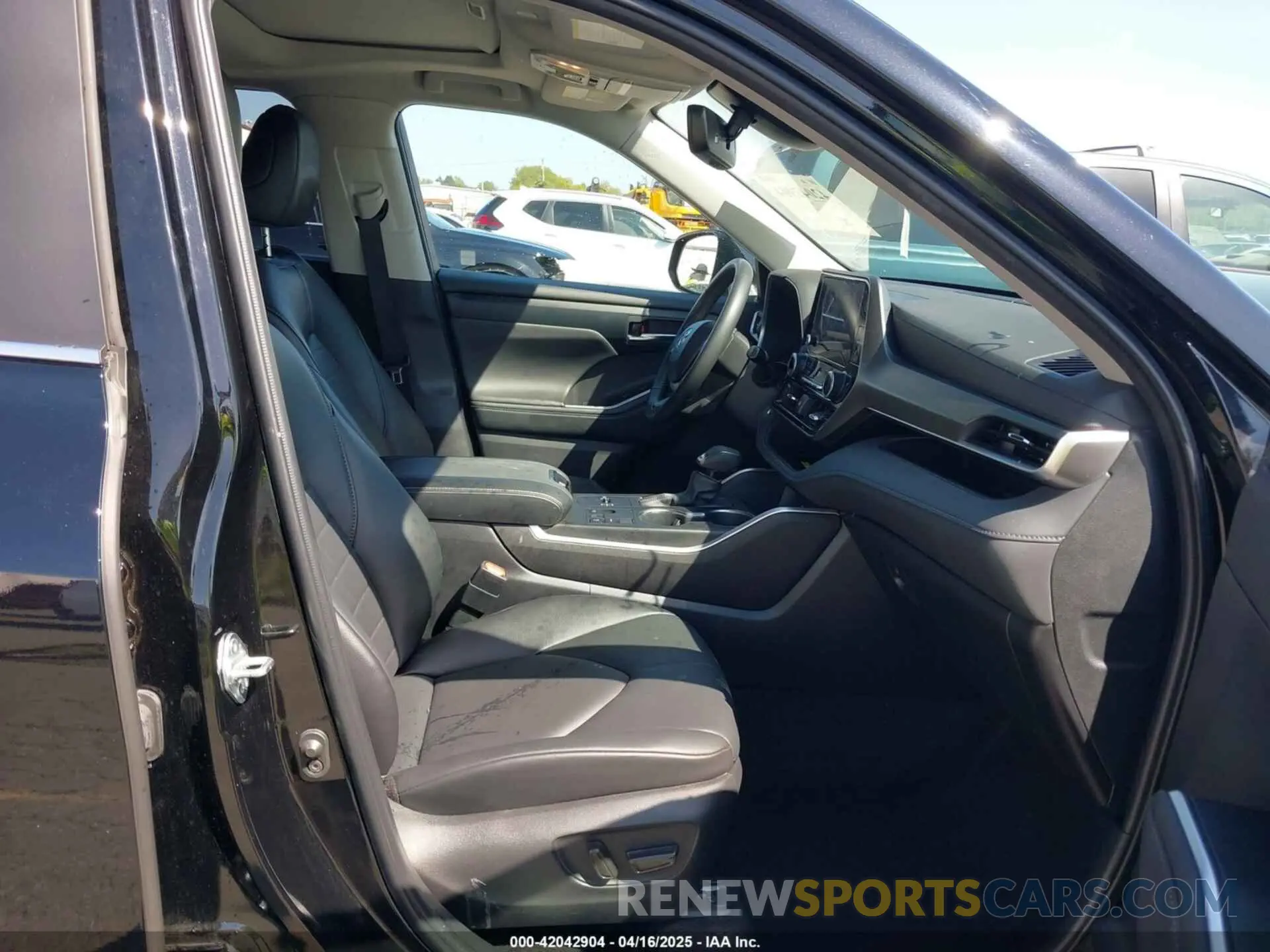 5 Photograph of a damaged car 5TDKDRAHXPS010127 TOYOTA HIGHLANDER 2023