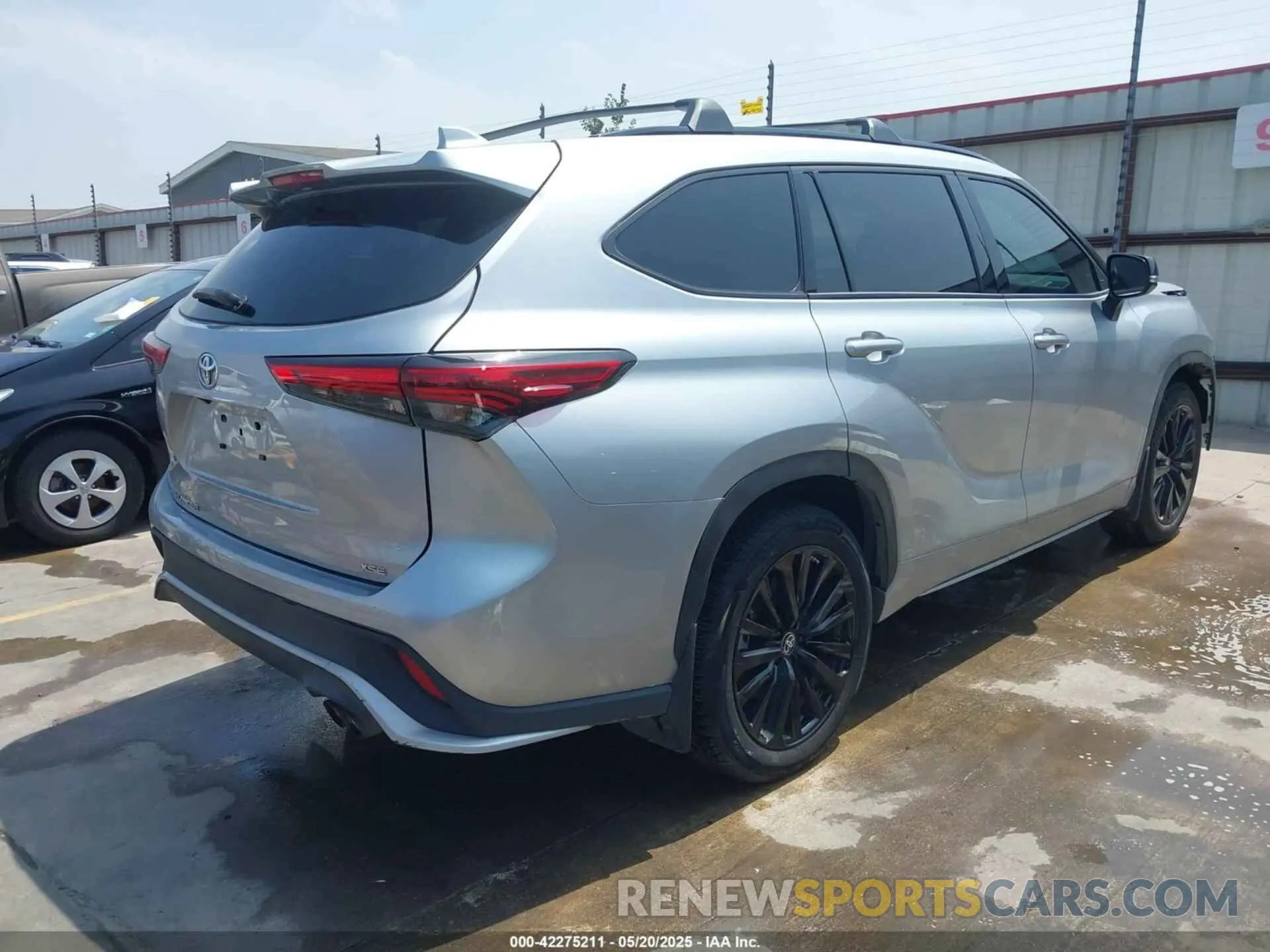 4 Photograph of a damaged car 5TDKDRAHXPS016140 TOYOTA HIGHLANDER 2023