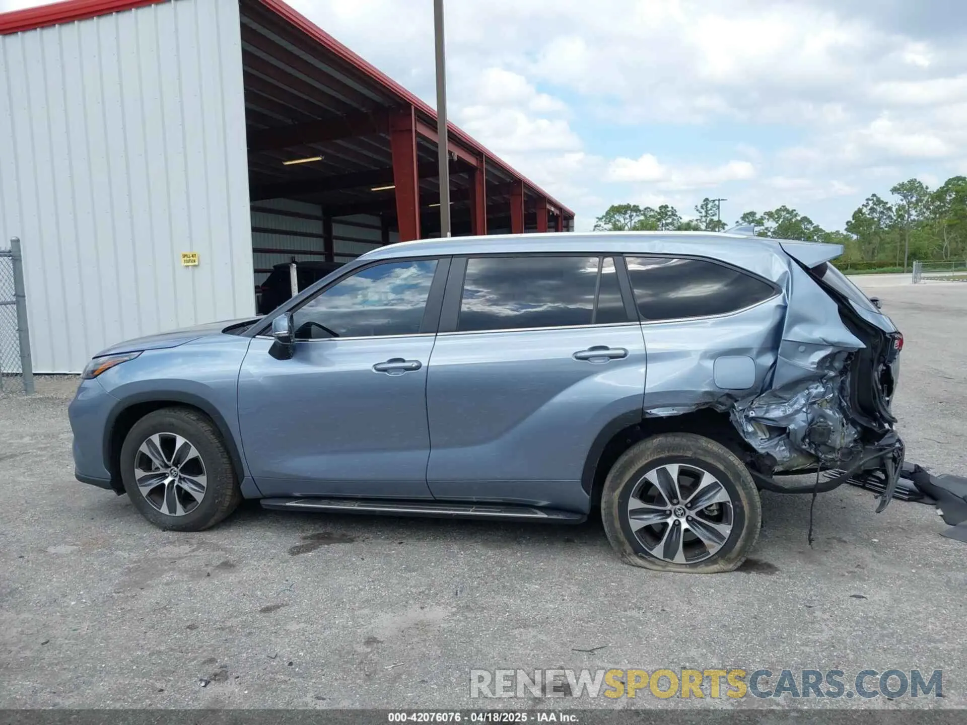 14 Photograph of a damaged car 5TDKDRAHXPS504973 TOYOTA HIGHLANDER 2023