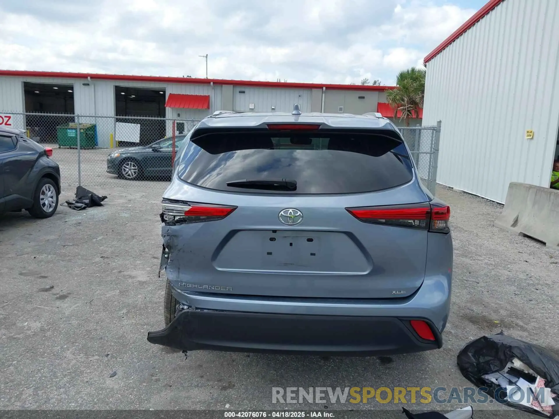 16 Photograph of a damaged car 5TDKDRAHXPS504973 TOYOTA HIGHLANDER 2023