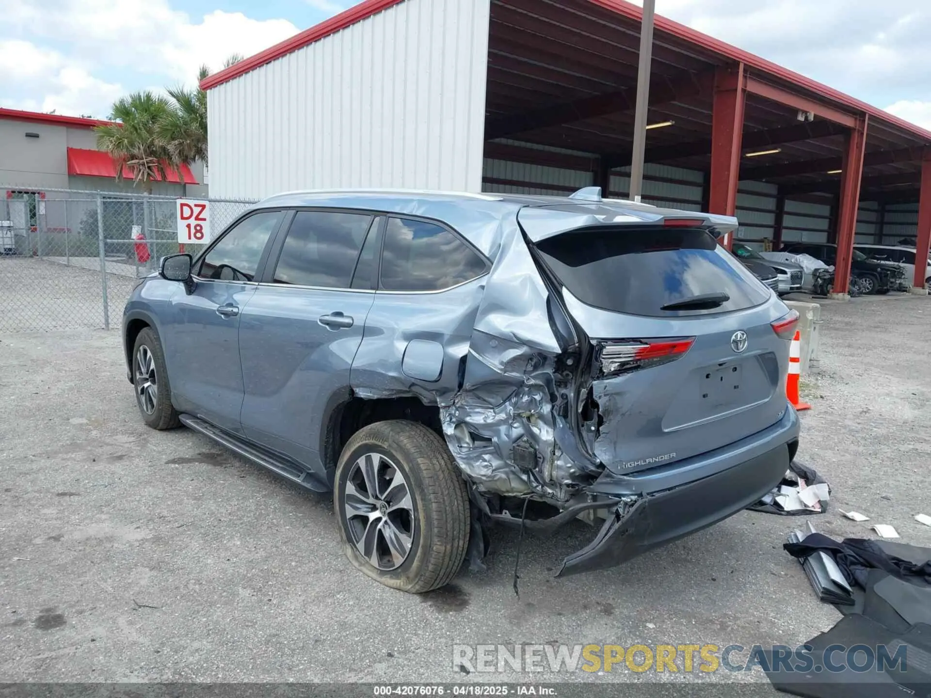 3 Photograph of a damaged car 5TDKDRAHXPS504973 TOYOTA HIGHLANDER 2023
