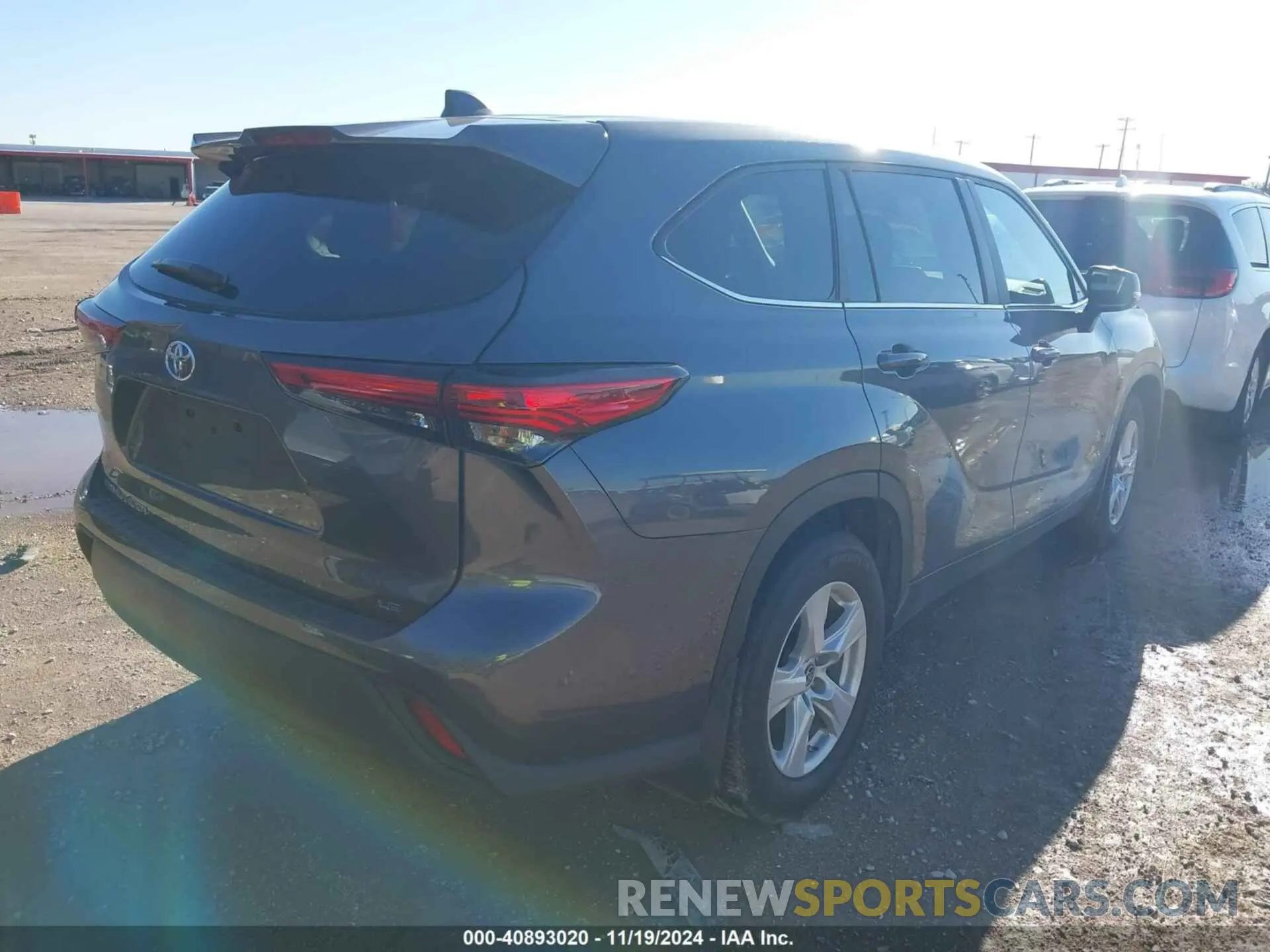 4 Photograph of a damaged car 5TDKDRAHXPS508988 TOYOTA HIGHLANDER 2023