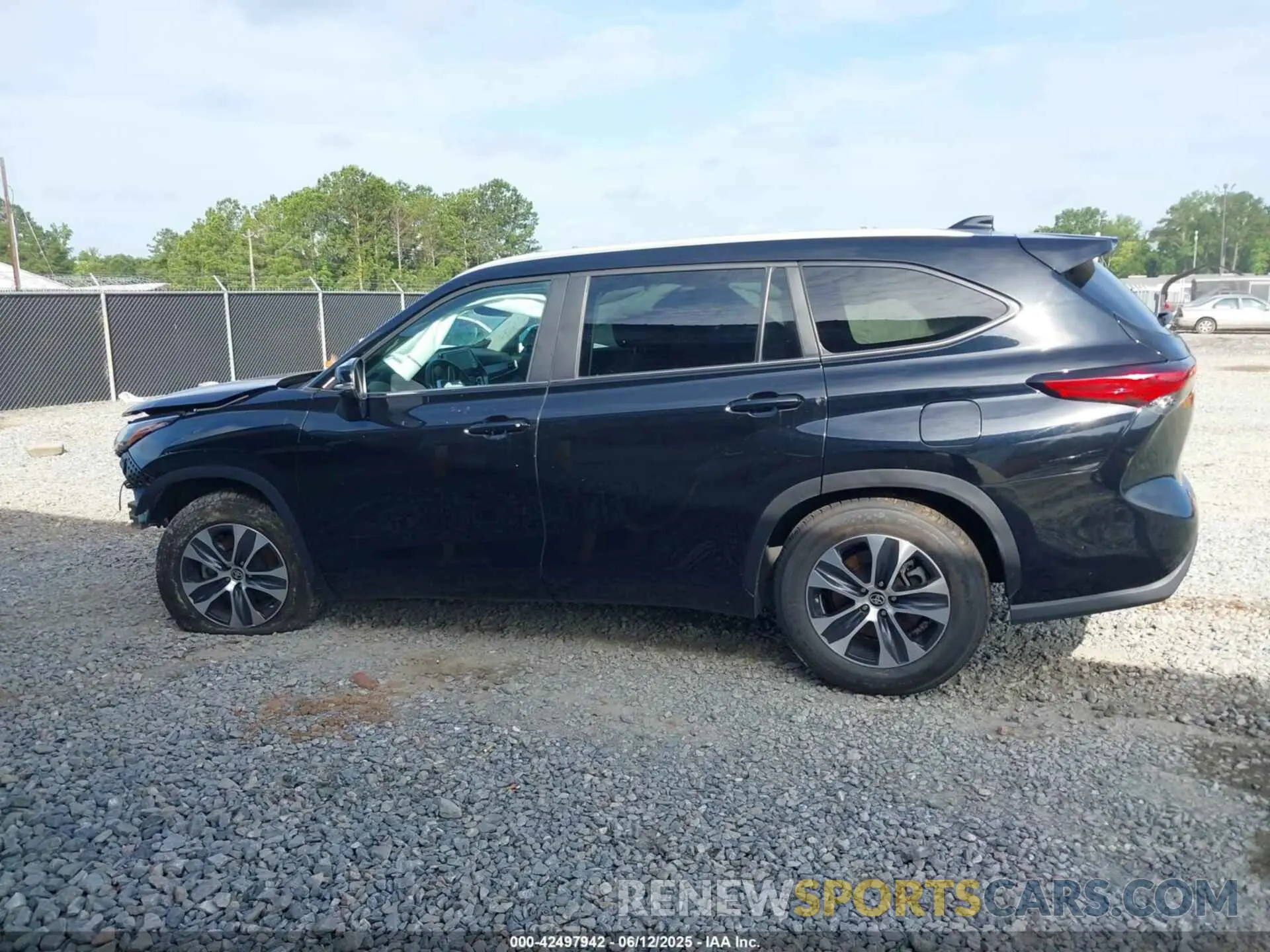 15 Photograph of a damaged car 5TDKDRAHXPS511843 TOYOTA HIGHLANDER 2023