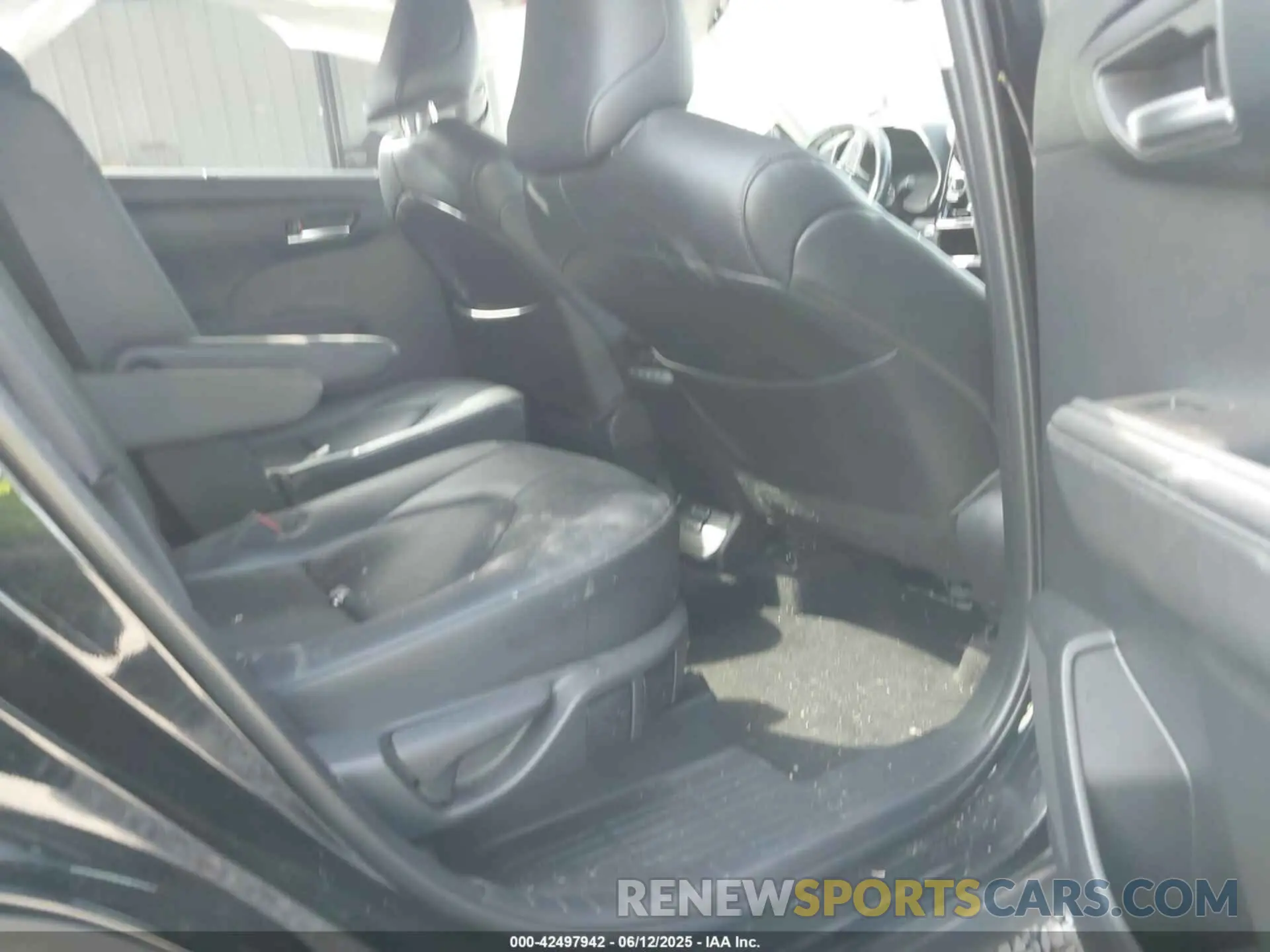 8 Photograph of a damaged car 5TDKDRAHXPS511843 TOYOTA HIGHLANDER 2023