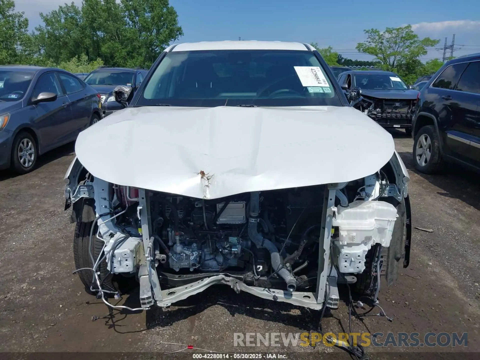 12 Photograph of a damaged car 5TDKDRAHXPS513740 TOYOTA HIGHLANDER 2023