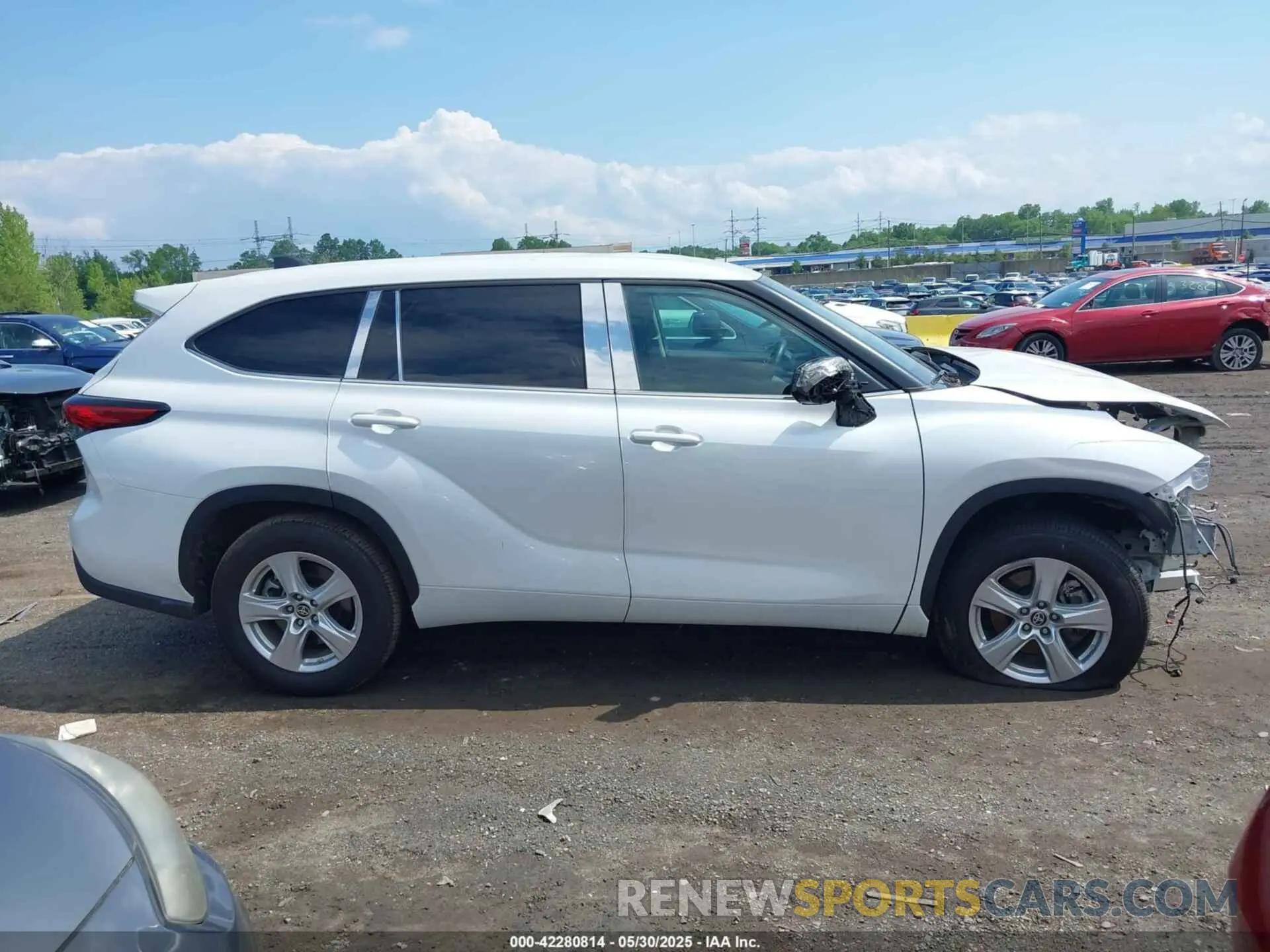 13 Photograph of a damaged car 5TDKDRAHXPS513740 TOYOTA HIGHLANDER 2023