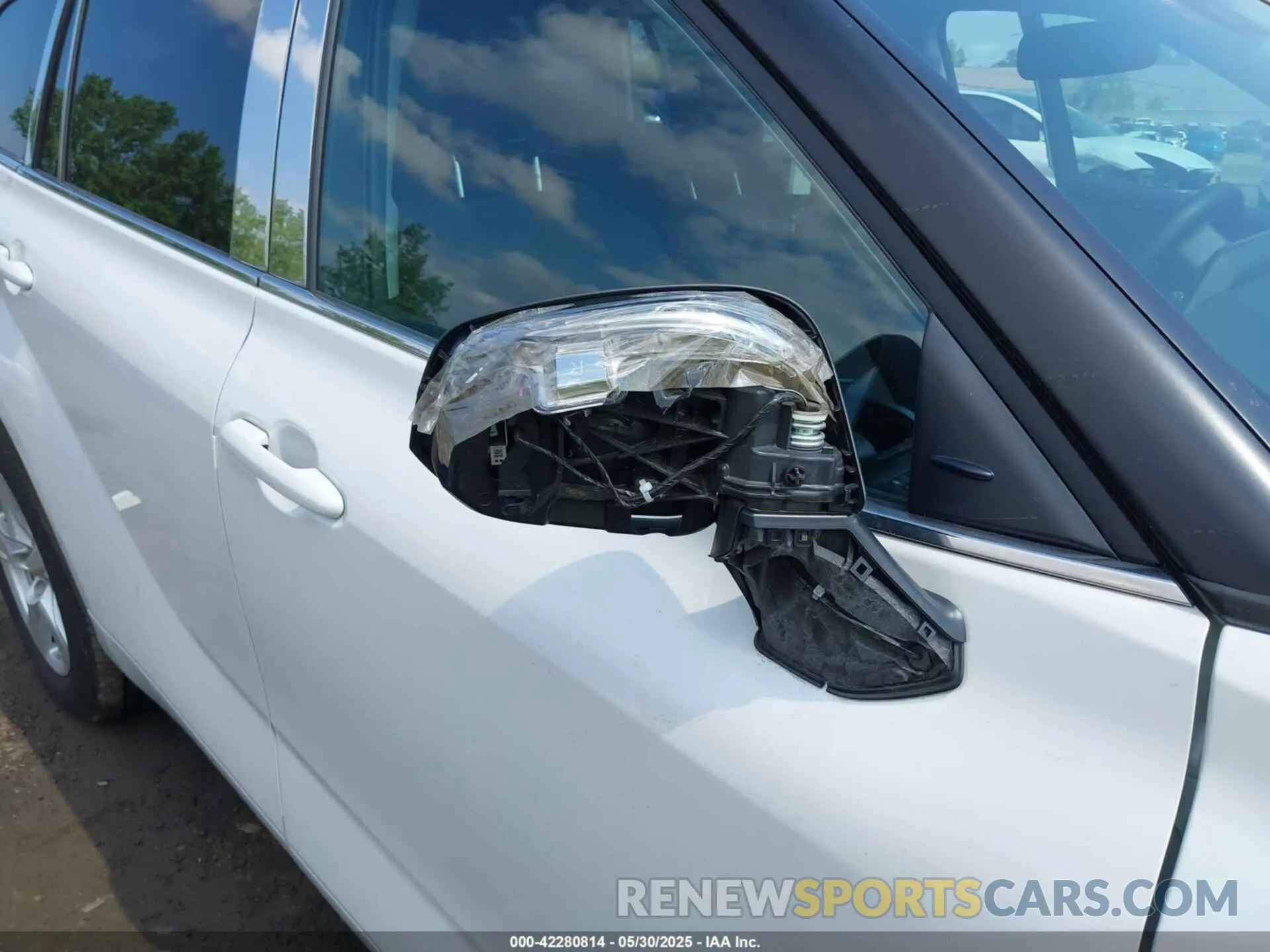 17 Photograph of a damaged car 5TDKDRAHXPS513740 TOYOTA HIGHLANDER 2023