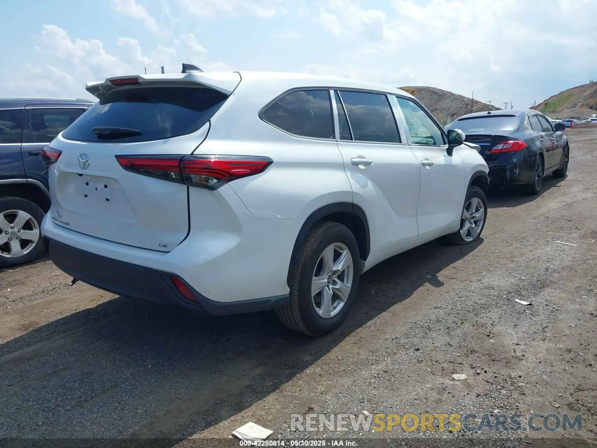 4 Photograph of a damaged car 5TDKDRAHXPS513740 TOYOTA HIGHLANDER 2023