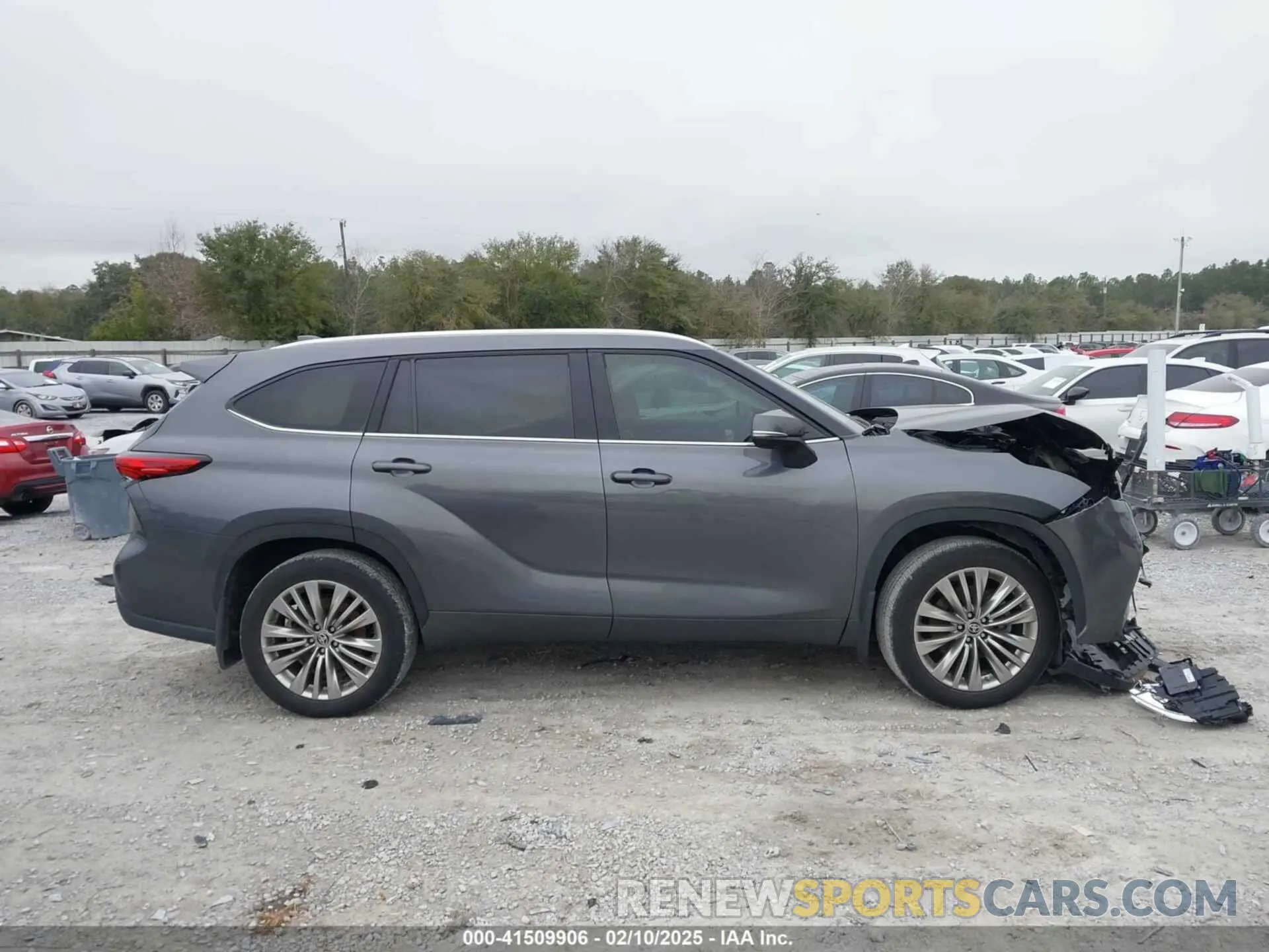13 Photograph of a damaged car 5TDKDRAHXPS516119 TOYOTA HIGHLANDER 2023