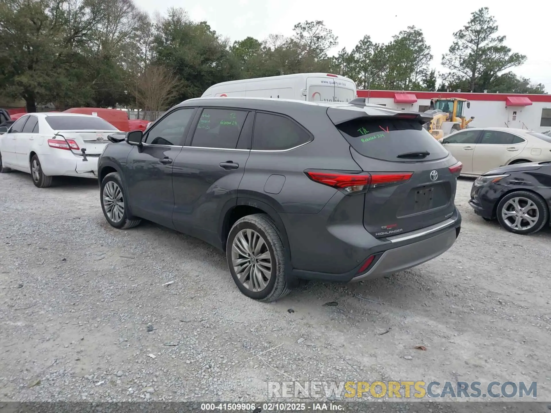 3 Photograph of a damaged car 5TDKDRAHXPS516119 TOYOTA HIGHLANDER 2023