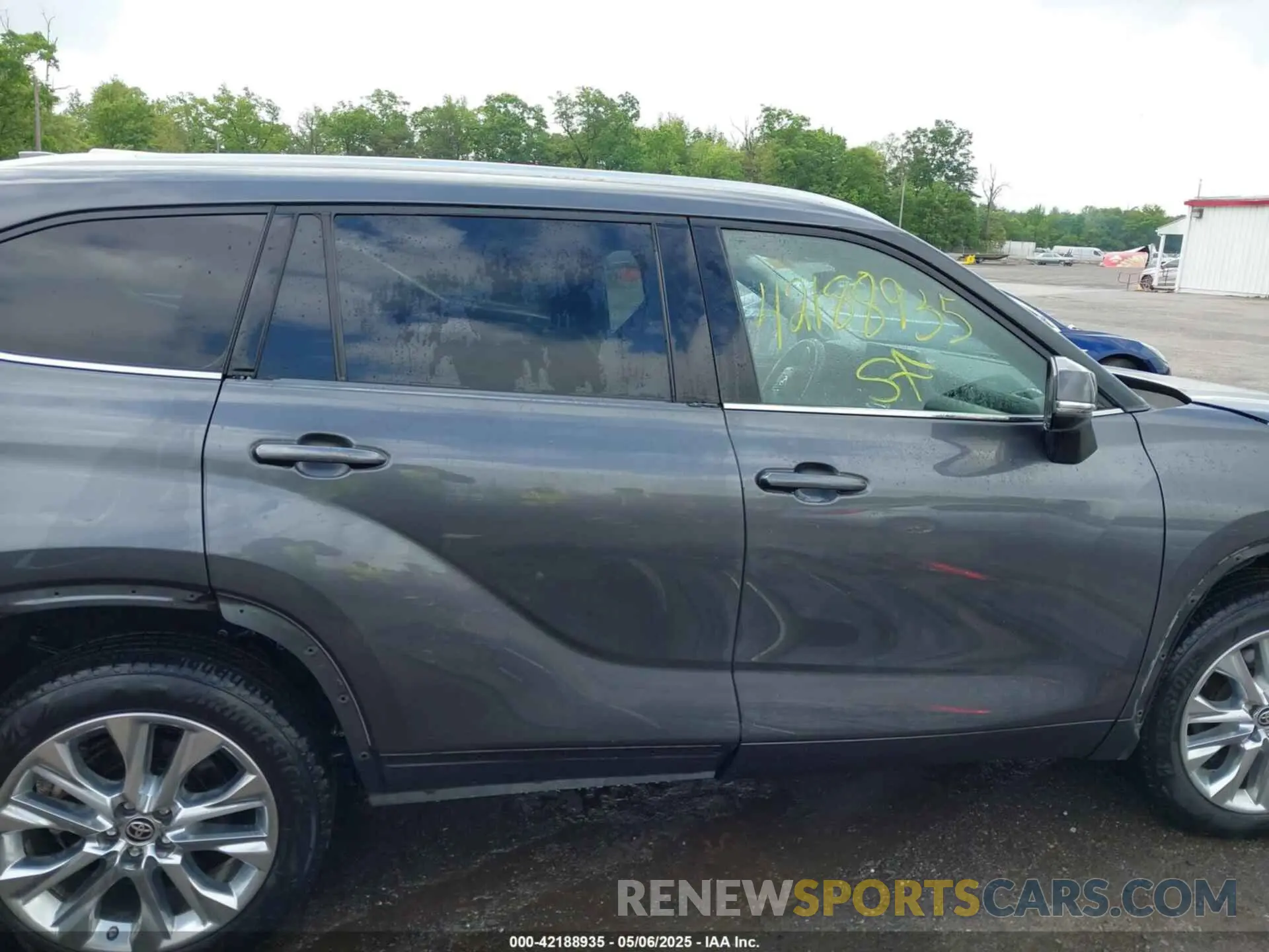 14 Photograph of a damaged car 5TDKDRBH0PS006456 TOYOTA HIGHLANDER 2023