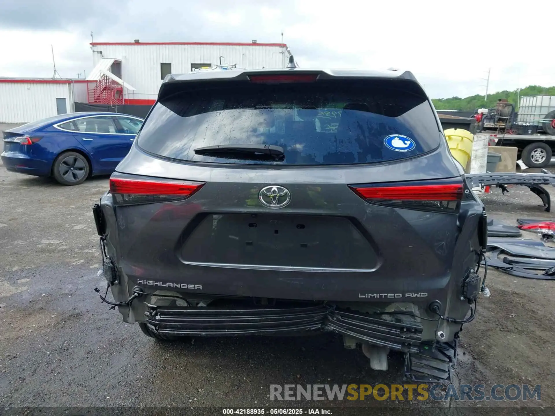 17 Photograph of a damaged car 5TDKDRBH0PS006456 TOYOTA HIGHLANDER 2023