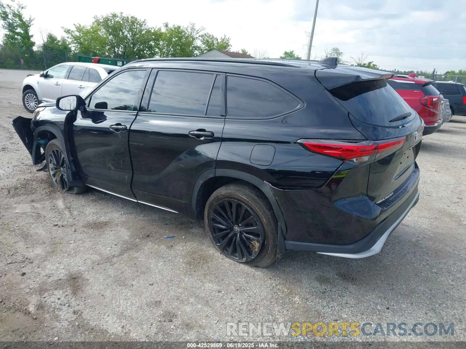 3 Photograph of a damaged car 5TDKDRBH0PS509825 TOYOTA HIGHLANDER 2023