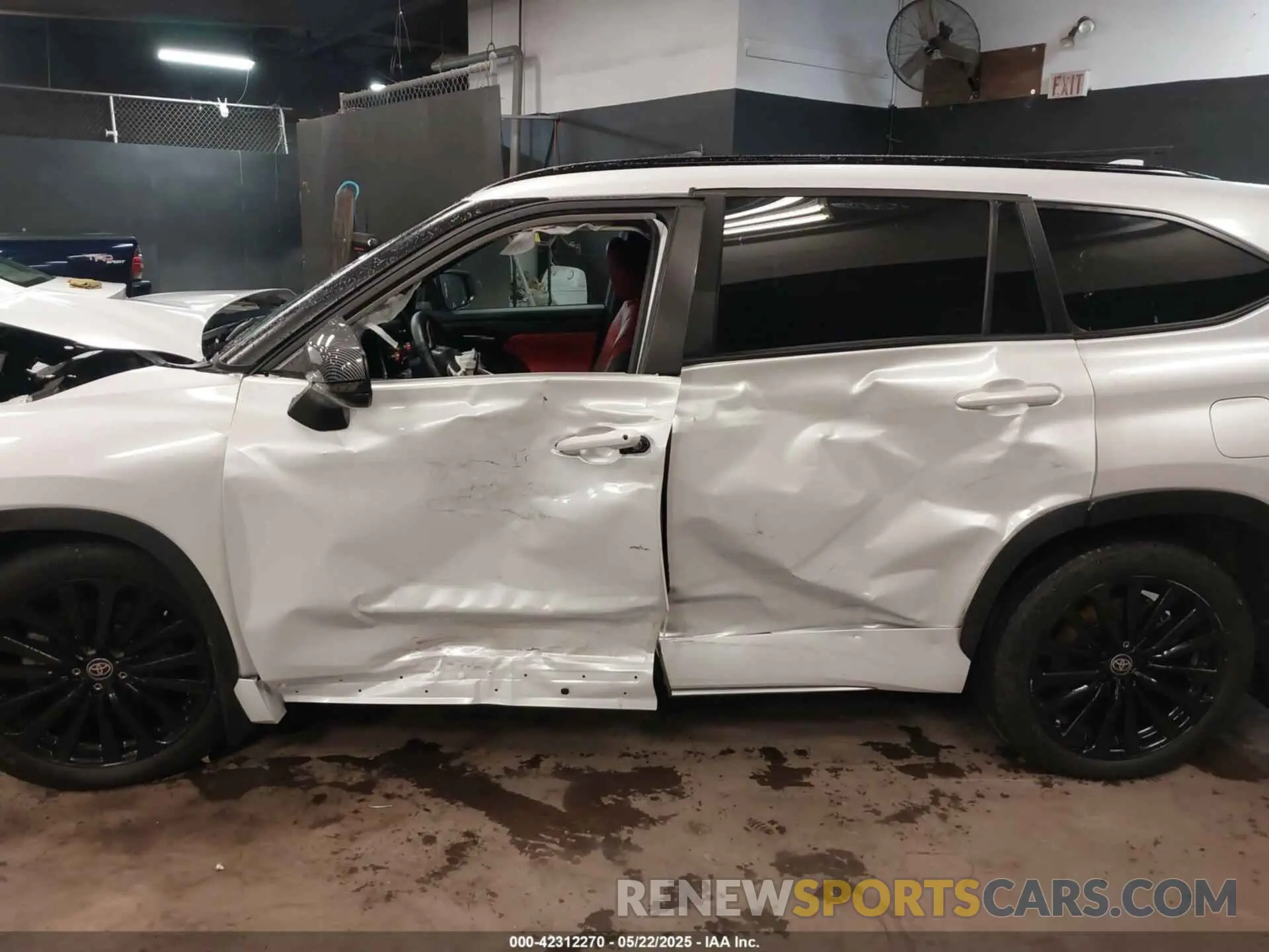 14 Photograph of a damaged car 5TDKDRBH1PS019040 TOYOTA HIGHLANDER 2023