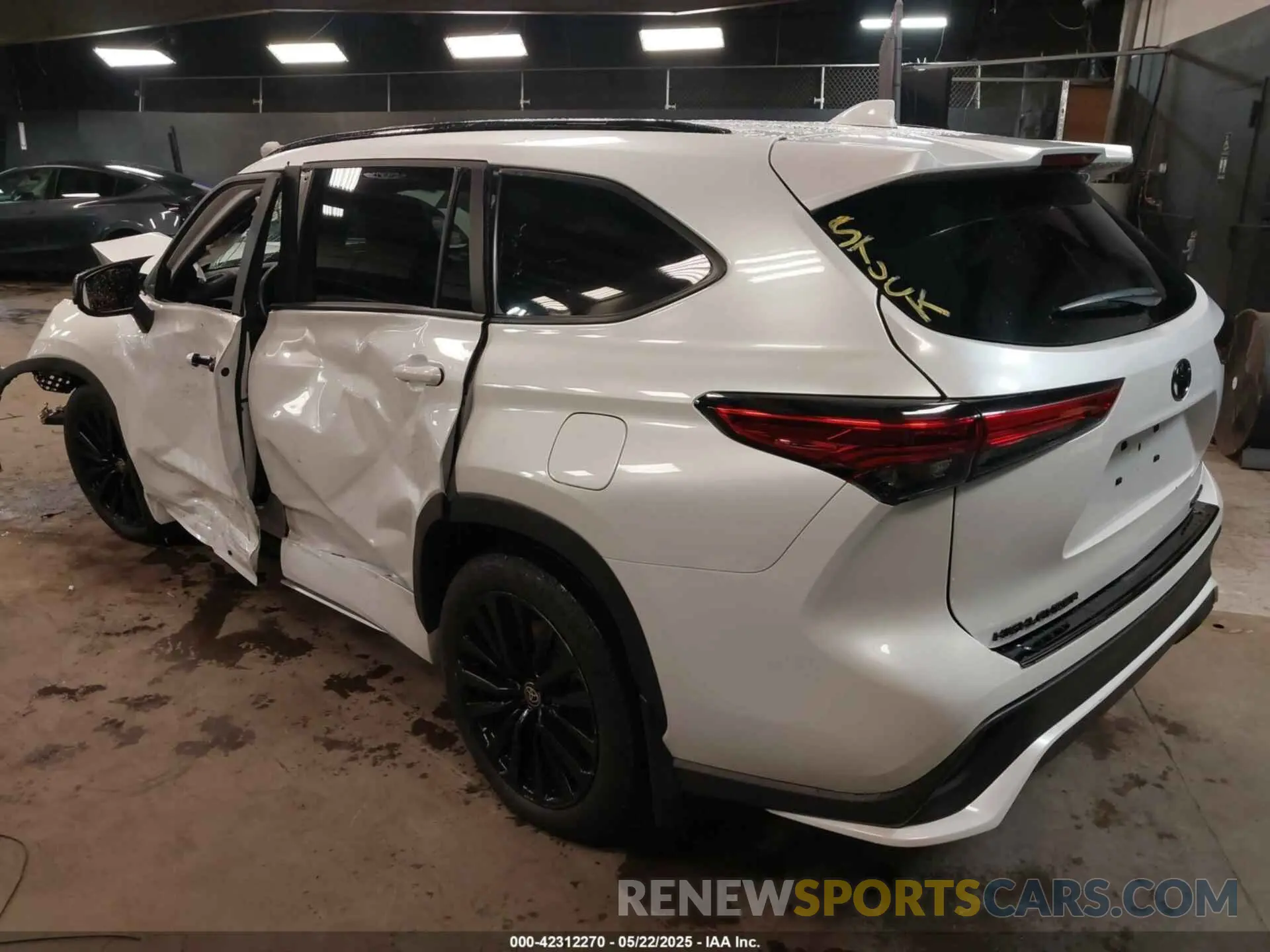 3 Photograph of a damaged car 5TDKDRBH1PS019040 TOYOTA HIGHLANDER 2023