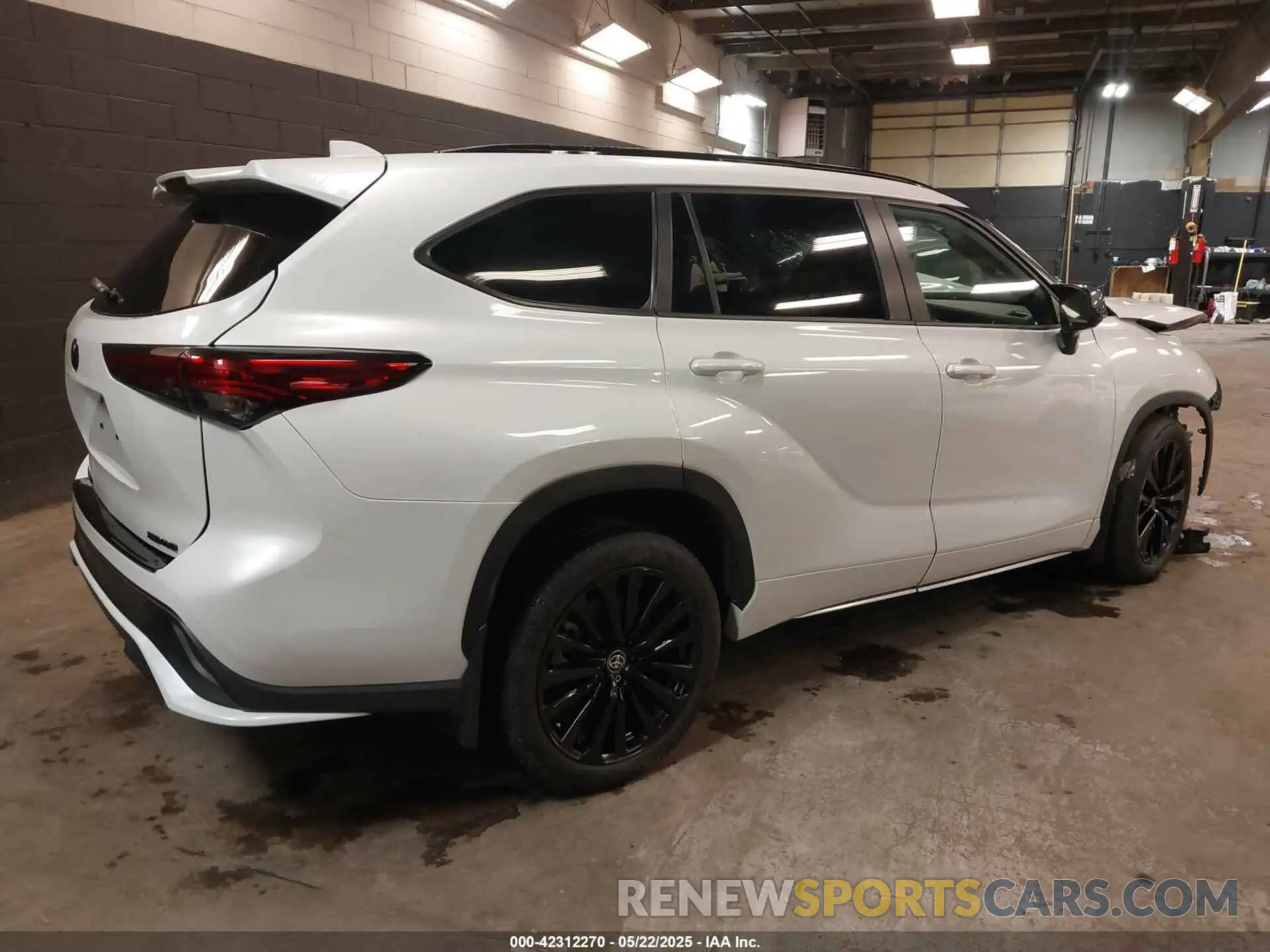 4 Photograph of a damaged car 5TDKDRBH1PS019040 TOYOTA HIGHLANDER 2023