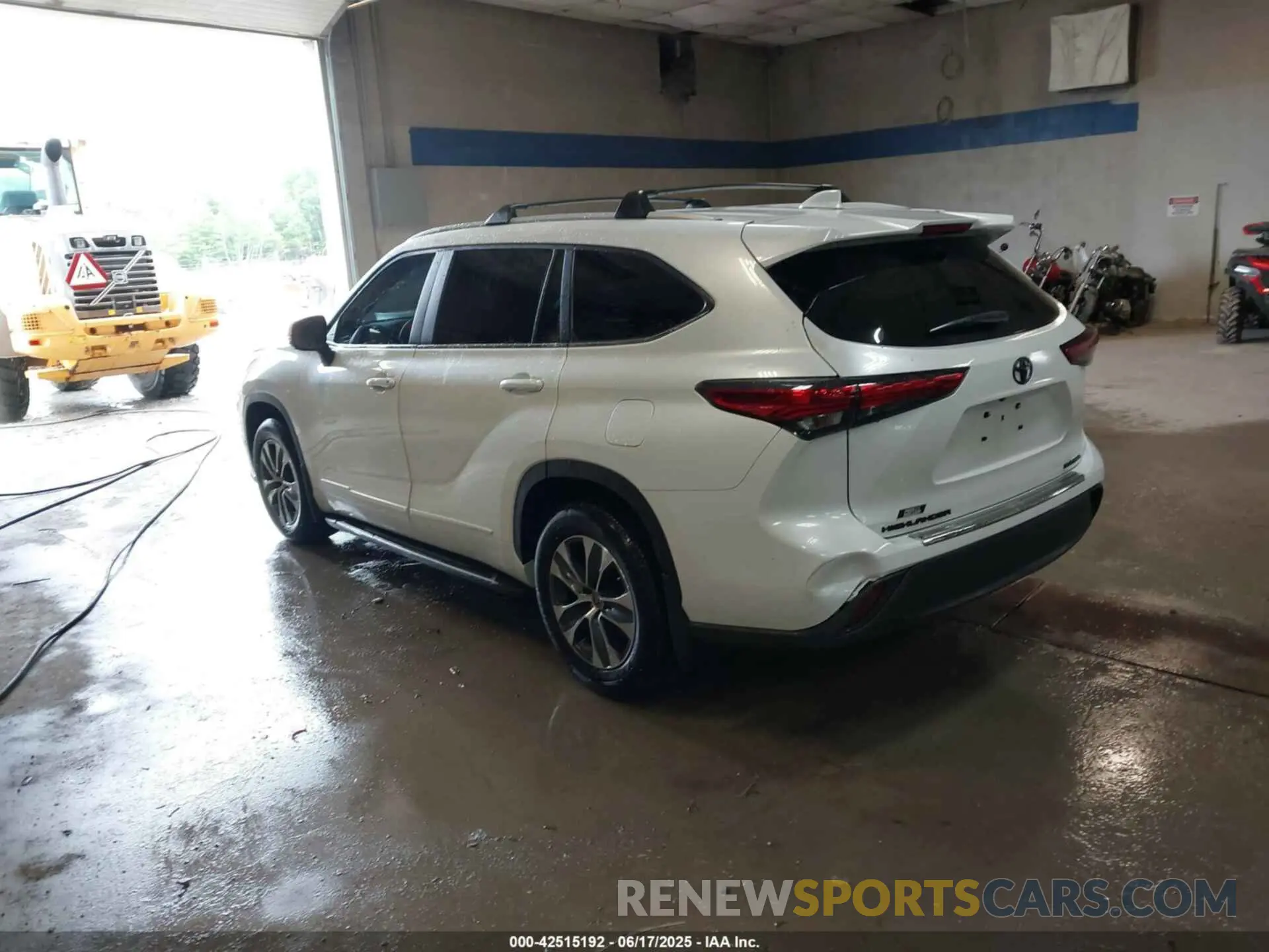 3 Photograph of a damaged car 5TDKDRBH2PS042150 TOYOTA HIGHLANDER 2023